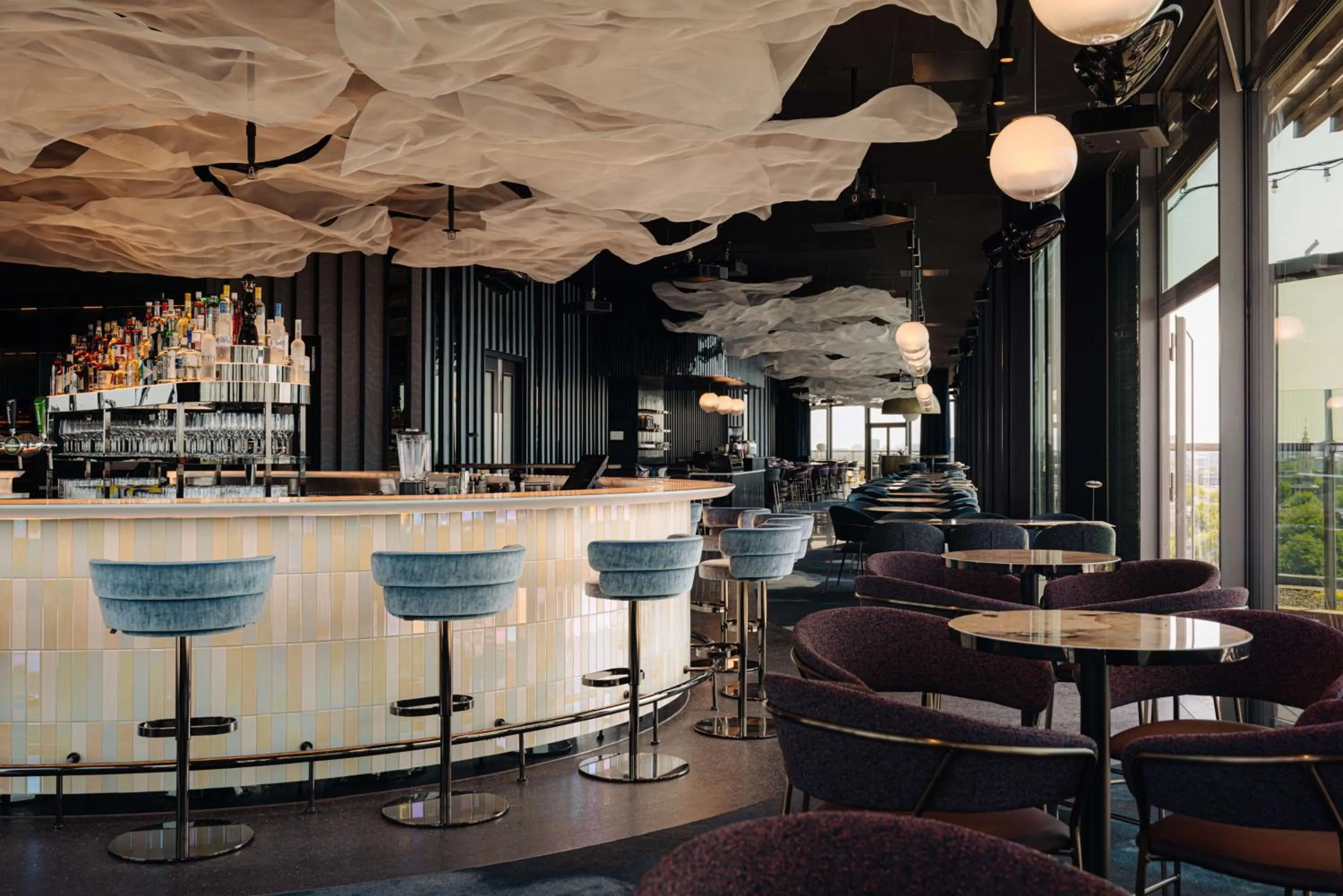 Lounge or bar in DoubleTree by Hilton Amsterdam Centraal Station