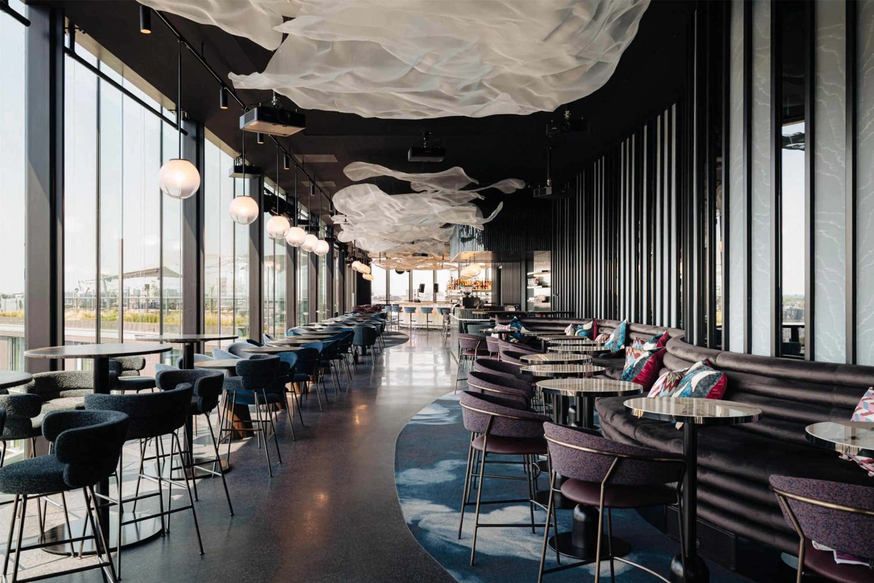 Lounge or bar in DoubleTree by Hilton Amsterdam Centraal Station