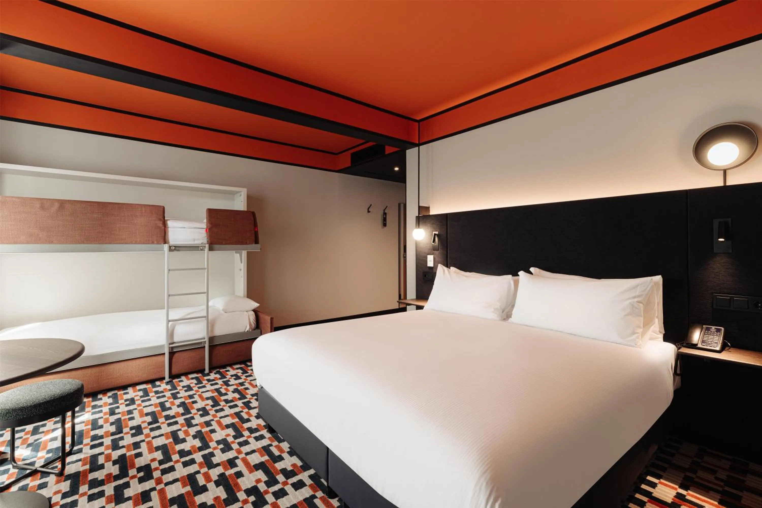 Bed in DoubleTree by Hilton Amsterdam Centraal Station