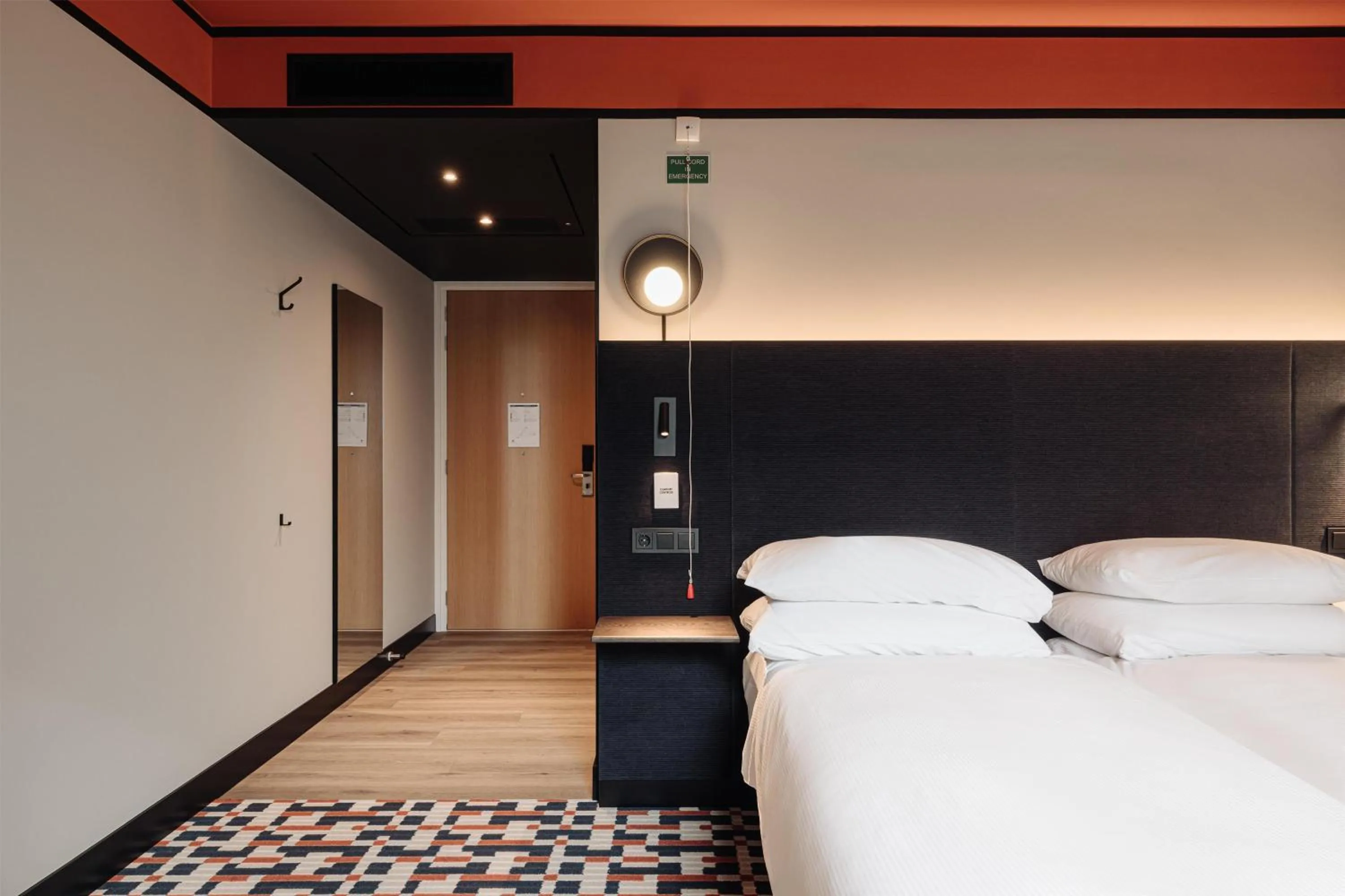 Photo of the whole room, Bed in DoubleTree by Hilton Amsterdam Centraal Station
