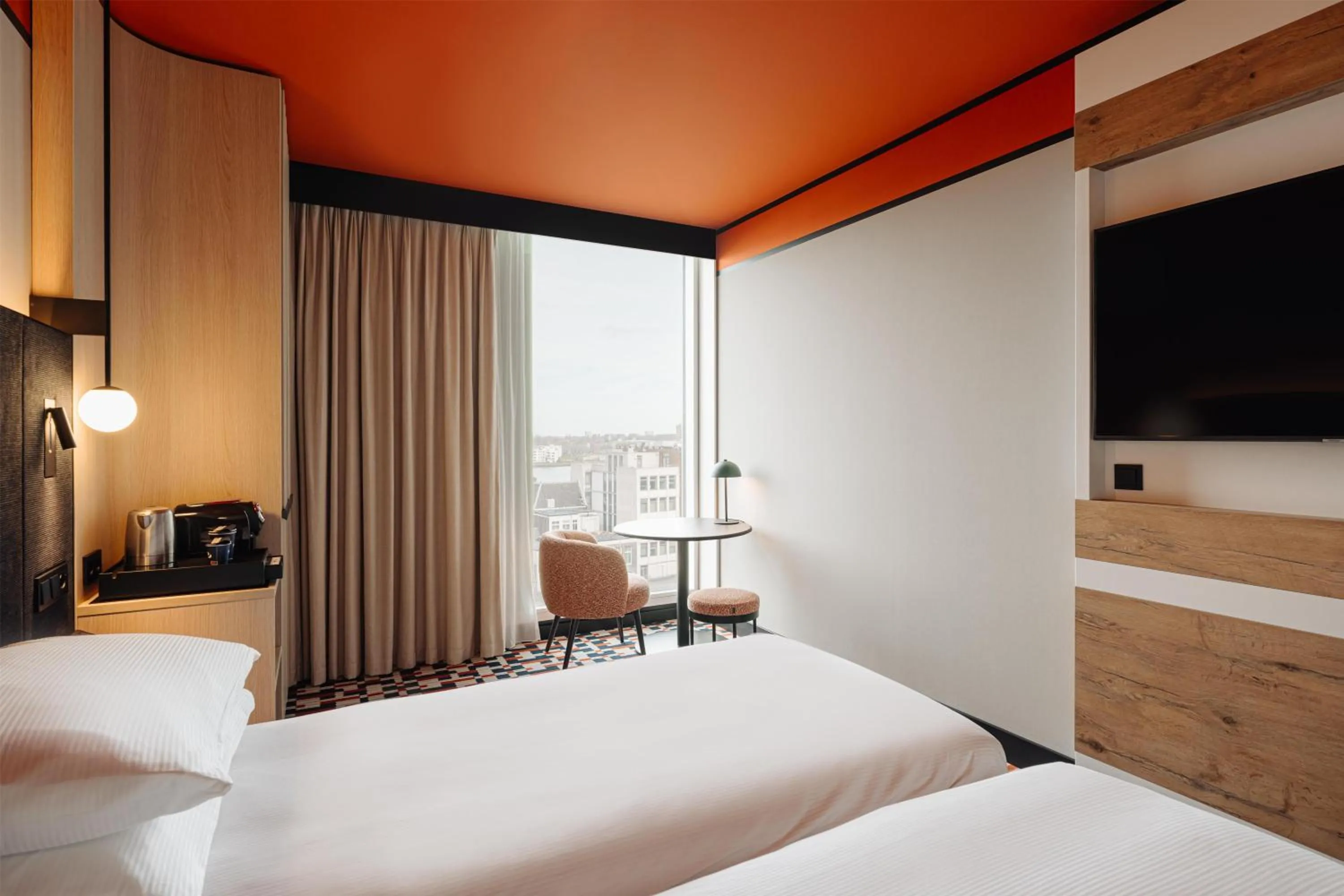 Bed in DoubleTree by Hilton Amsterdam Centraal Station