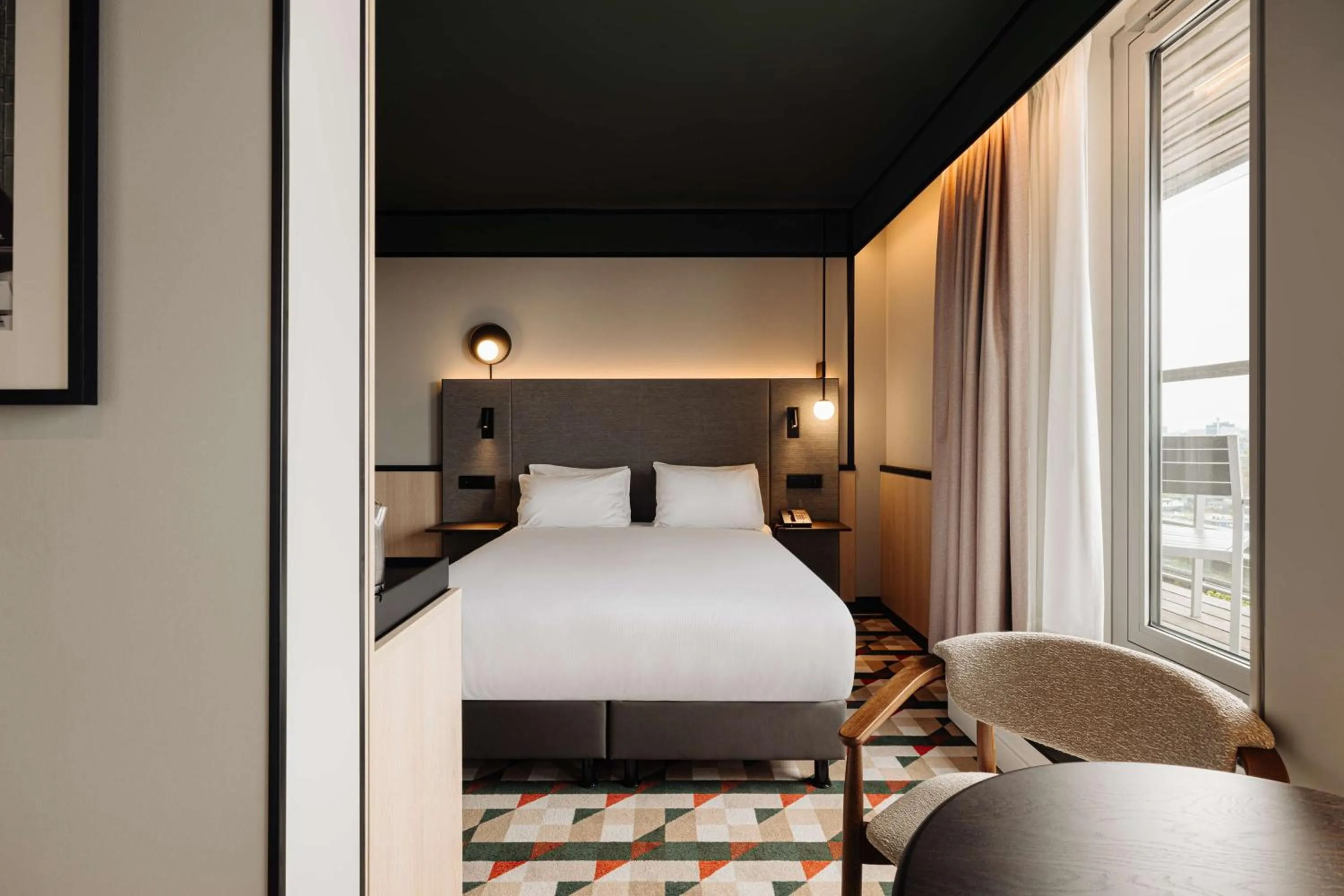 Bed in DoubleTree by Hilton Amsterdam Centraal Station