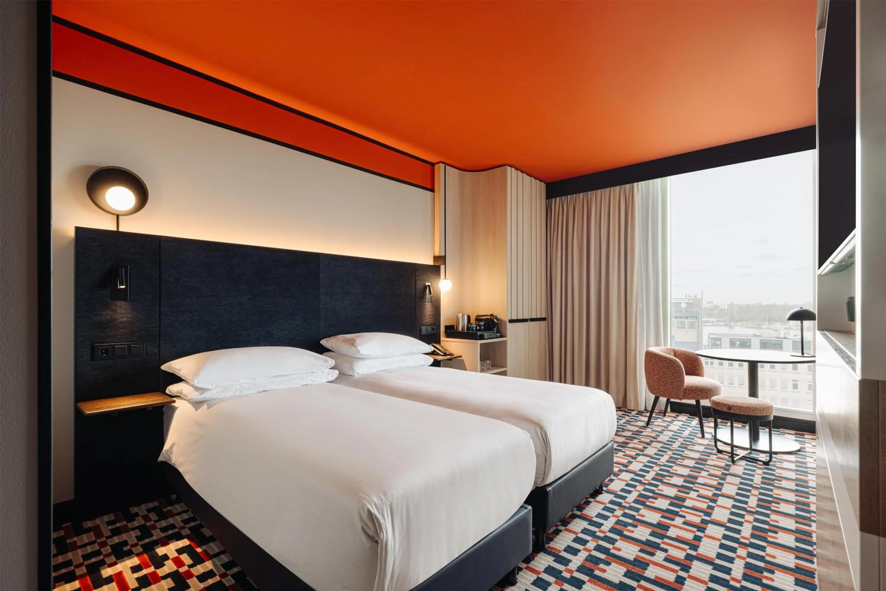 Bed in DoubleTree by Hilton Amsterdam Centraal Station