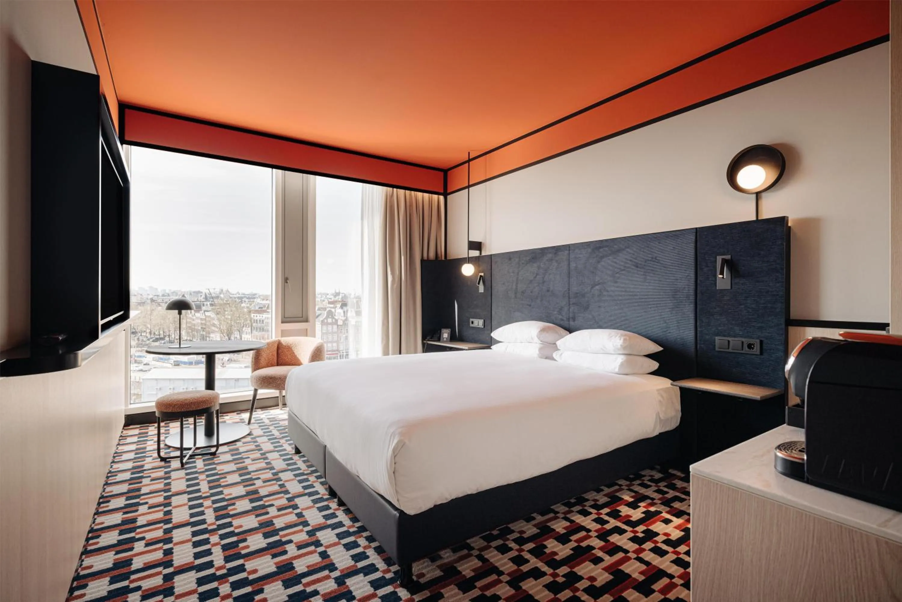 Bedroom, Bed in DoubleTree by Hilton Amsterdam Centraal Station