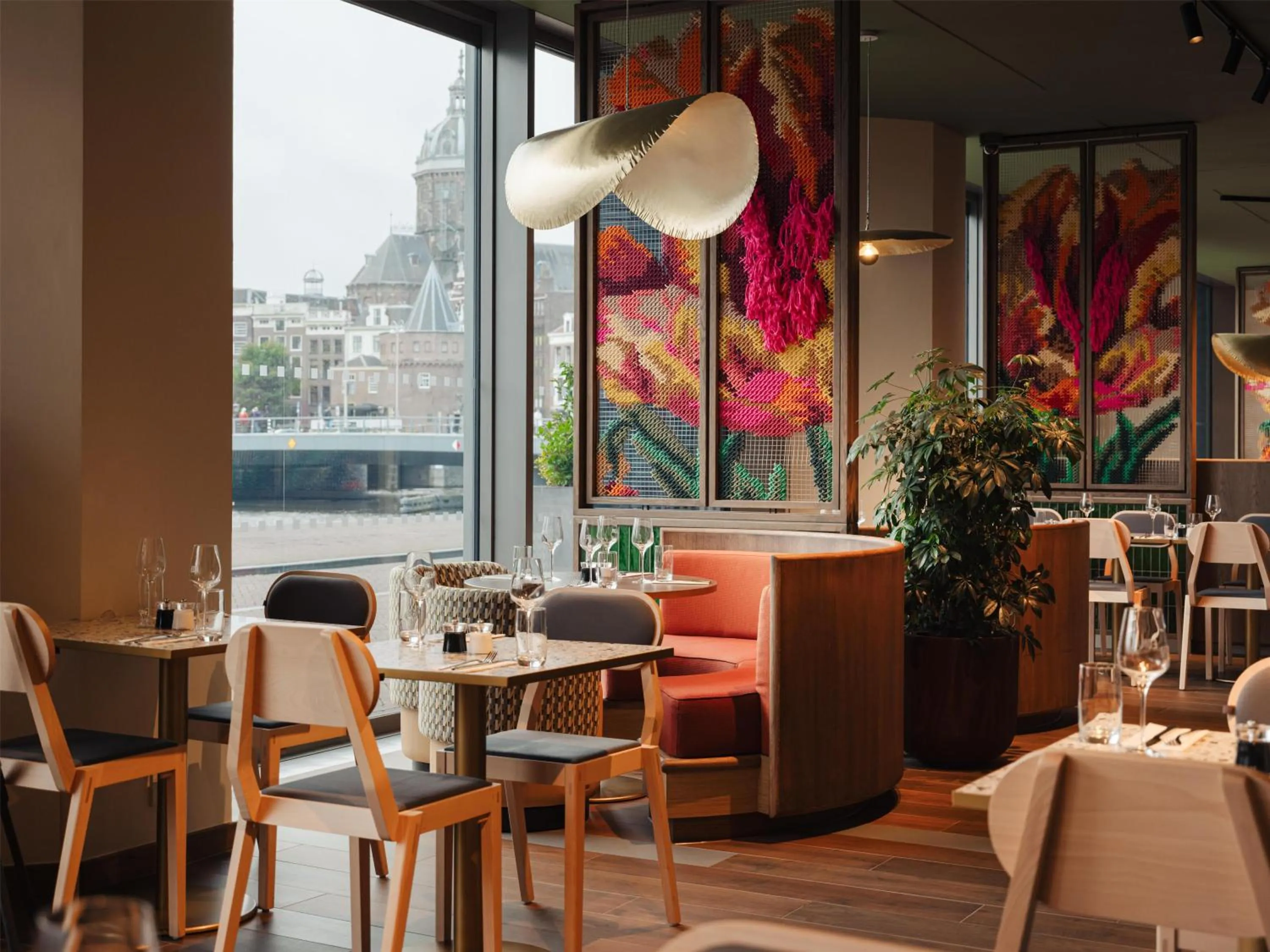 Restaurant/places to eat in DoubleTree by Hilton Amsterdam Centraal Station