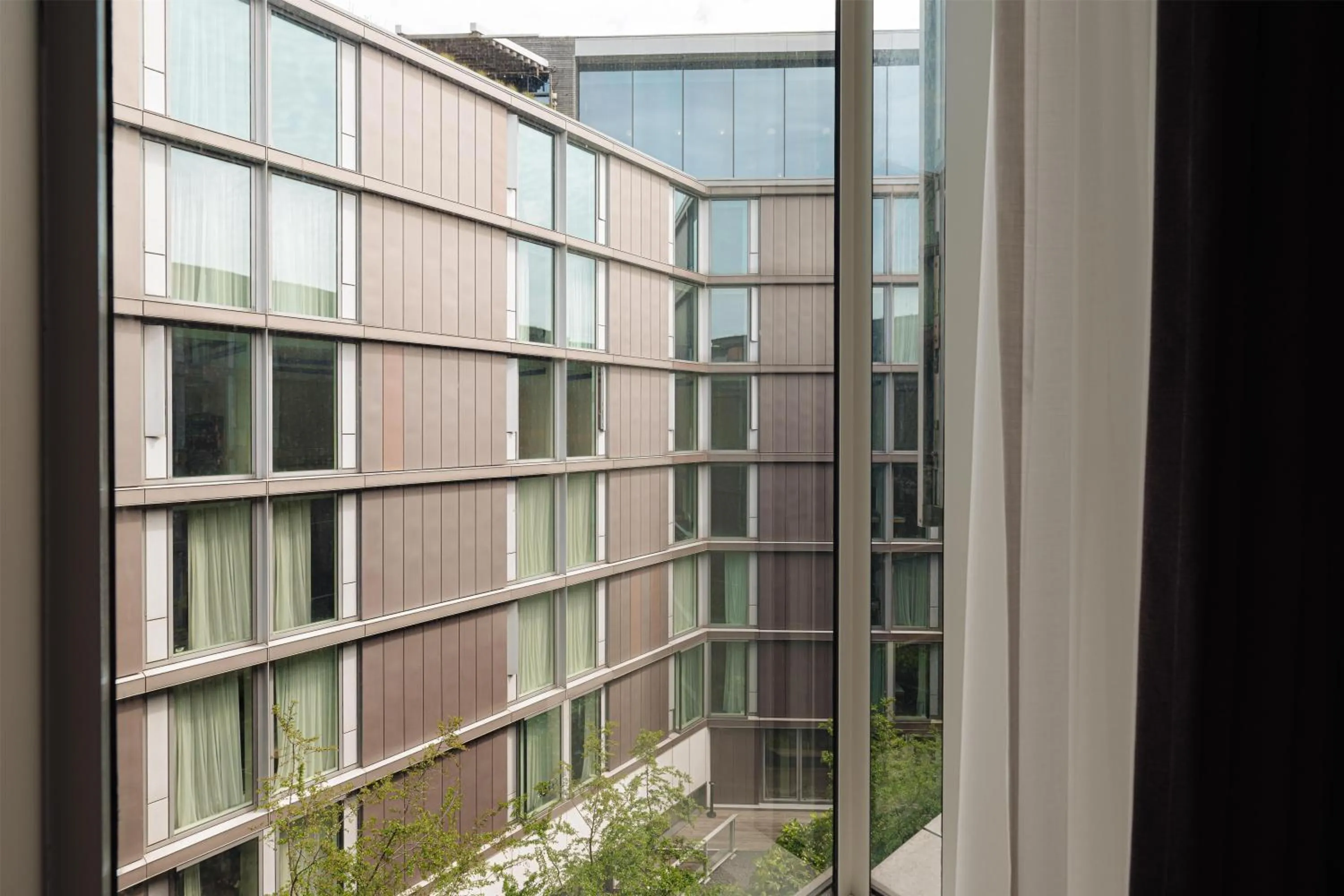 Photo of the whole room in DoubleTree by Hilton Amsterdam Centraal Station