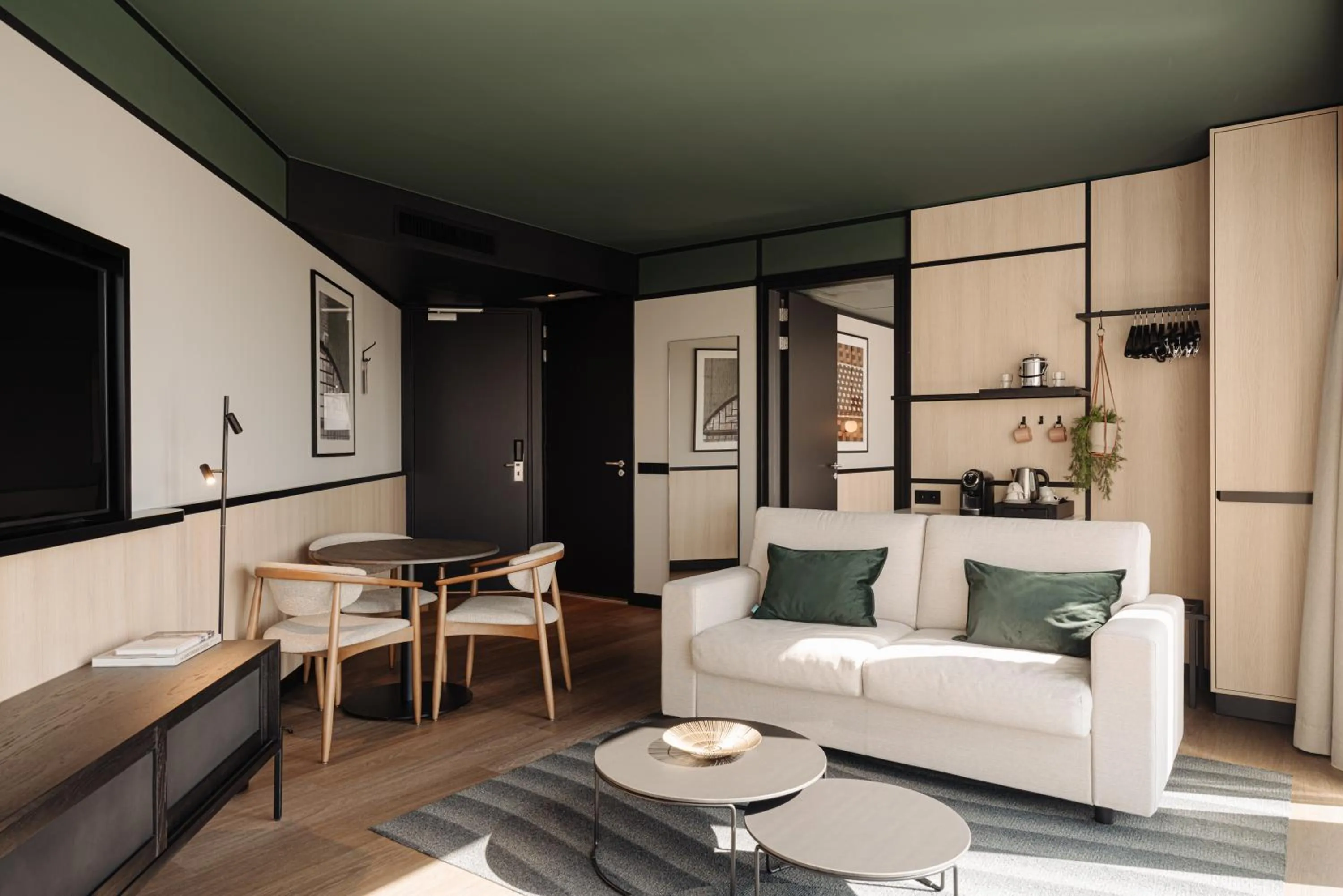 TV and multimedia in DoubleTree by Hilton Amsterdam Centraal Station