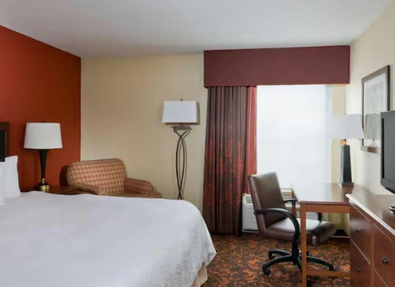 Bed in Hampton Inn Chicago-Tinley Park