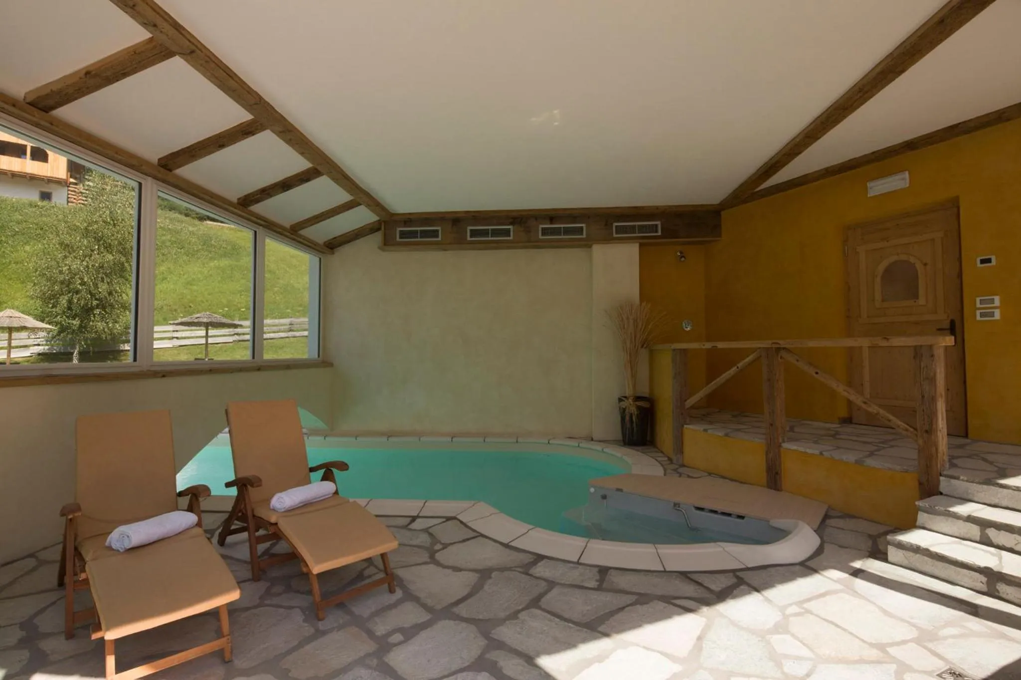 Swimming pool in Villa Ortensia