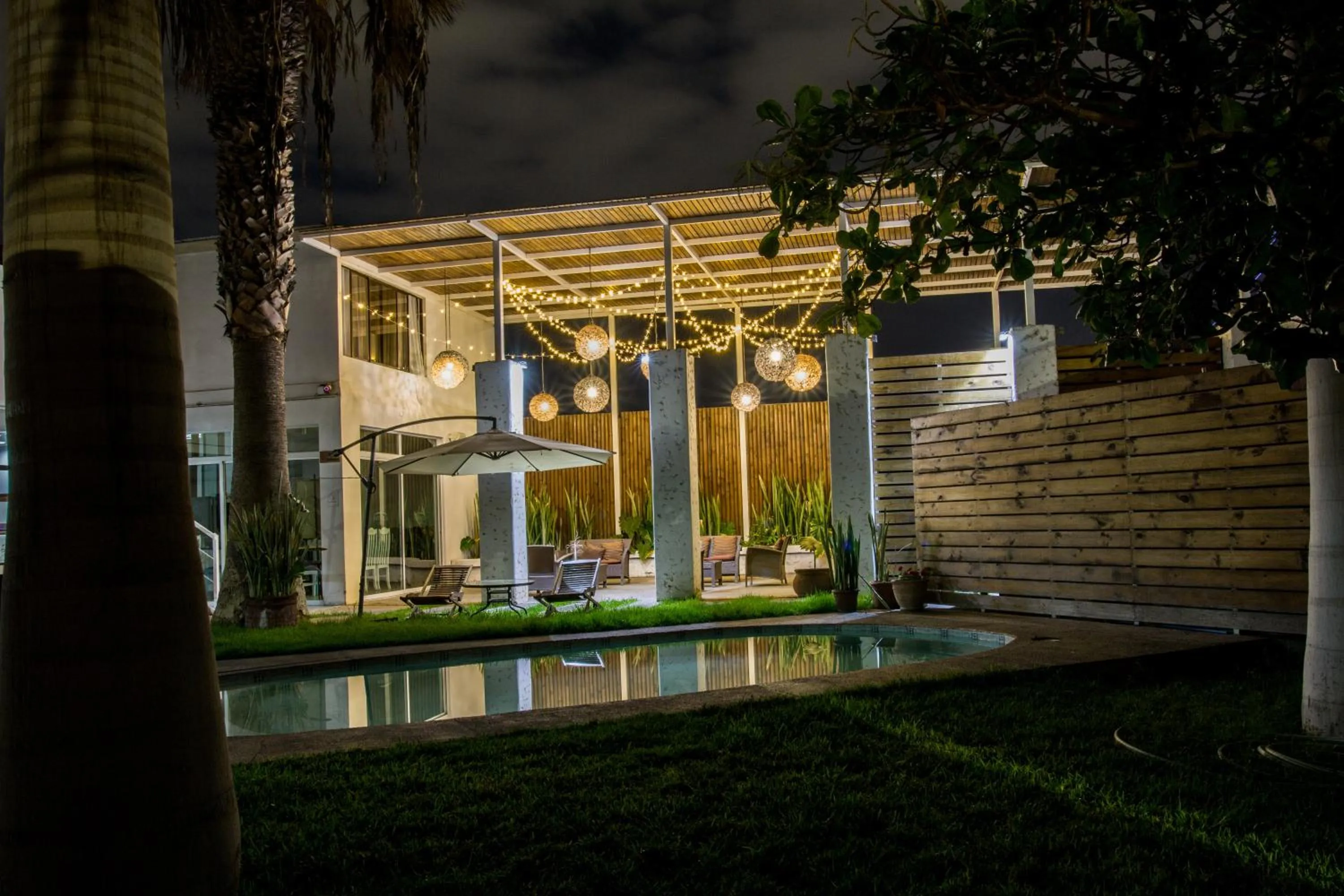 Pool view in Hotel Avenida en Arica