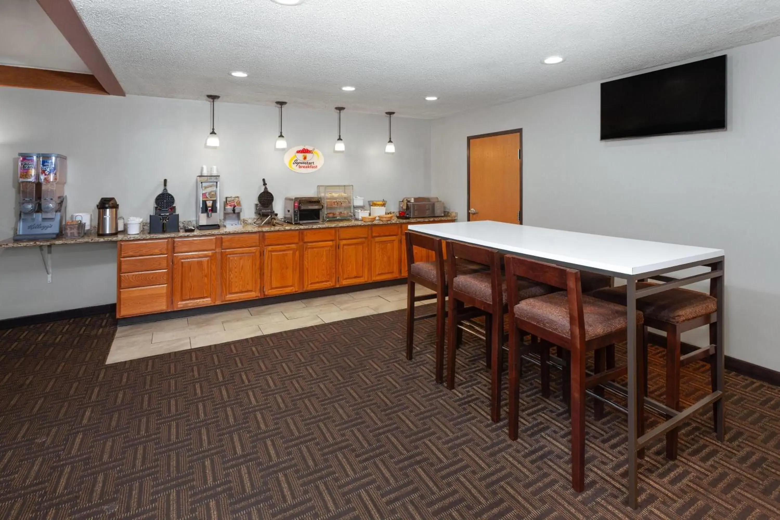 Breakfast in Super 8 by Wyndham Green Bay Near Stadium Breakfast in Super 8 by Wyndham Green Bay Near Stadium