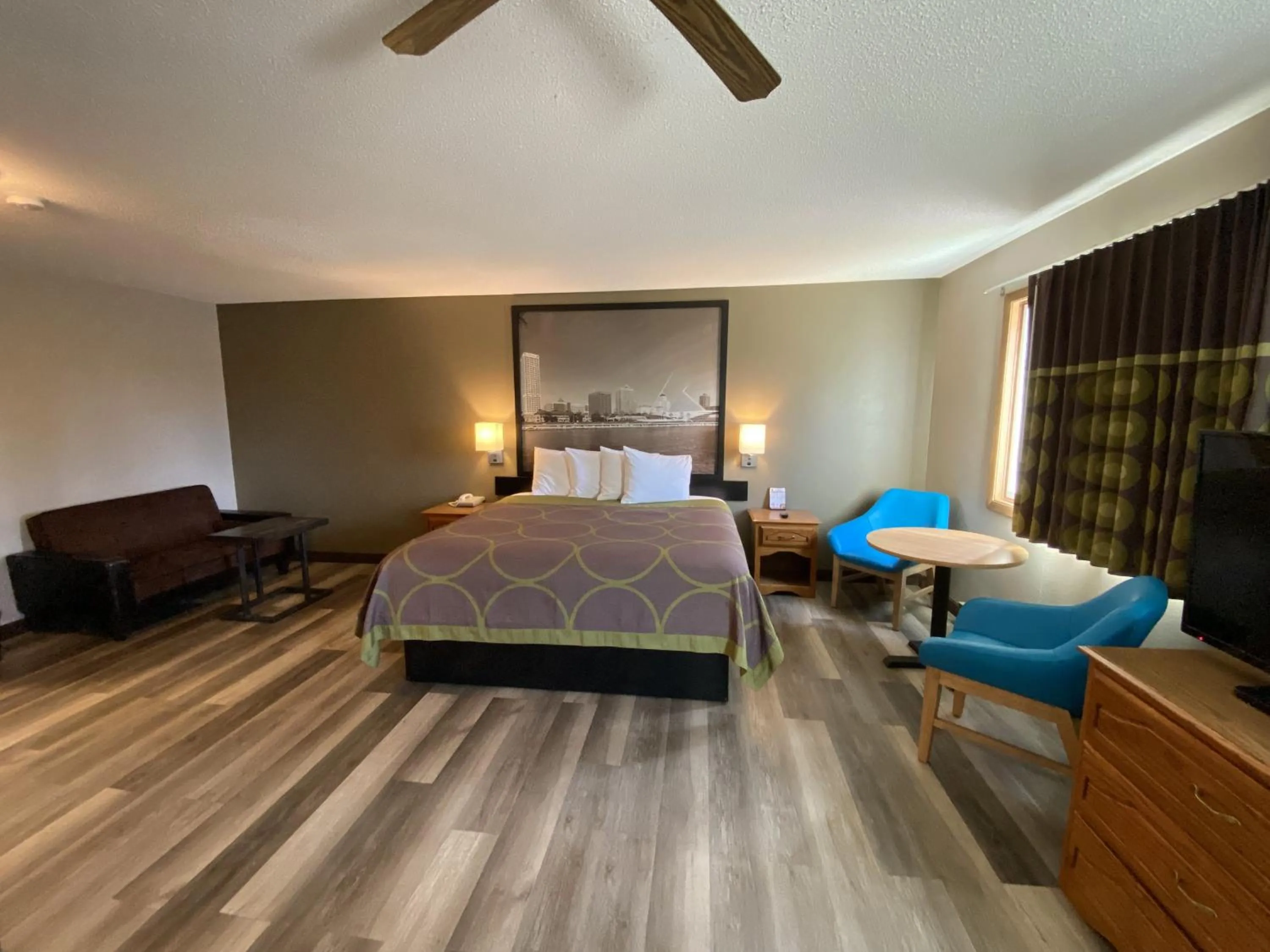 Bed in Super 8 by Wyndham Green Bay Near Stadium