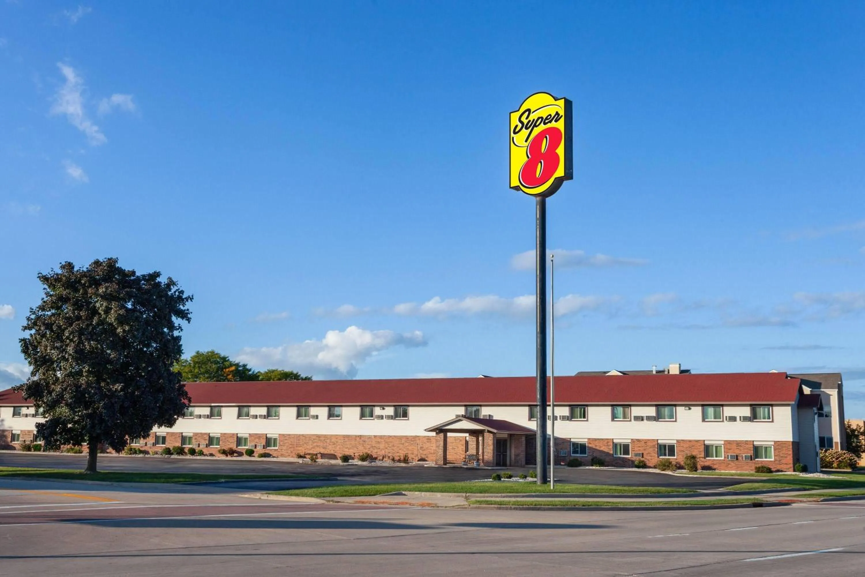 Property building in Super 8 by Wyndham Green Bay Near Stadium