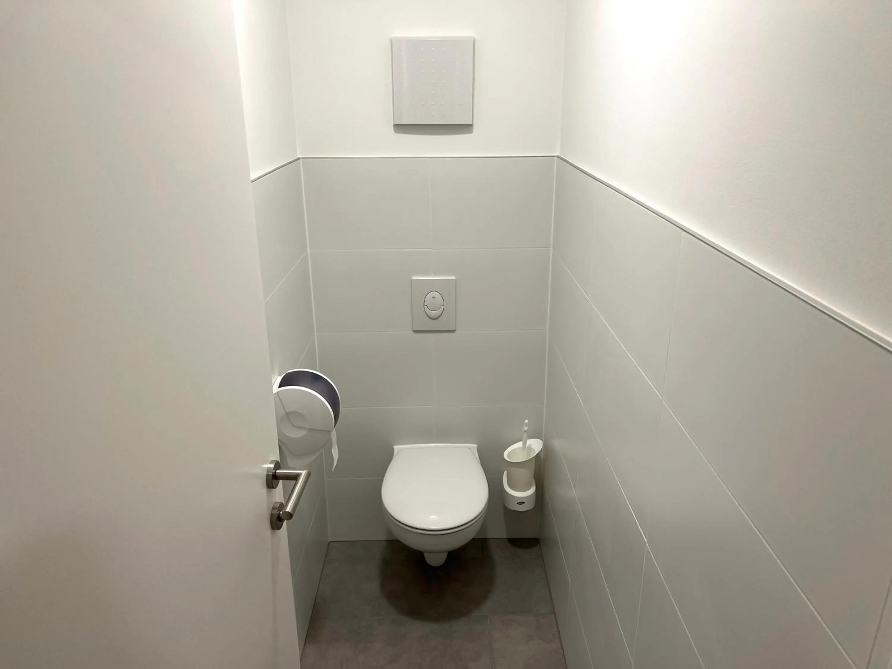 Toilet in Mountain Hotel & Hostel