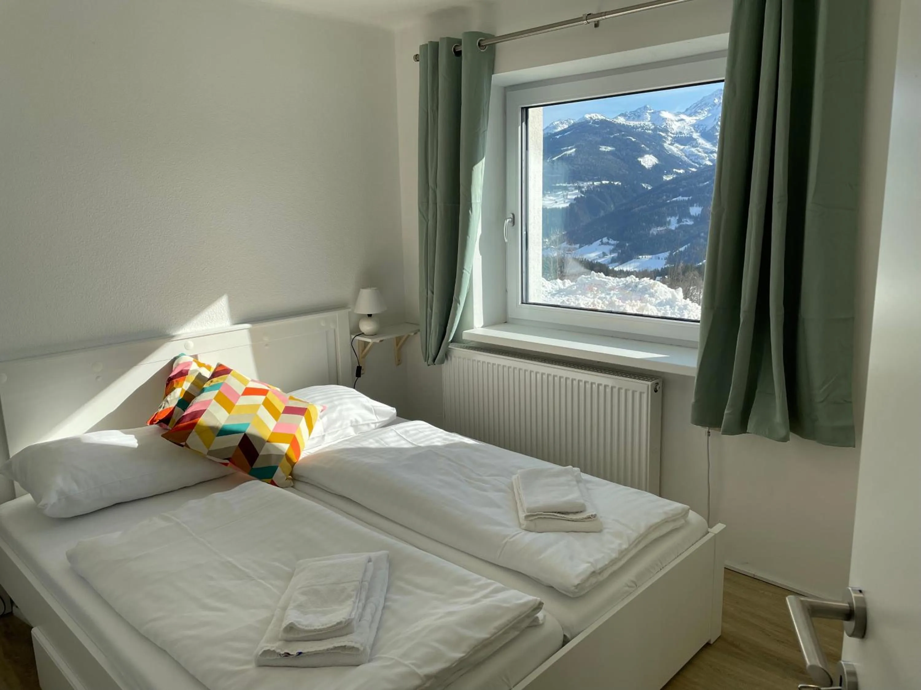 Bedroom, Bed in Mountain Hotel & Hostel