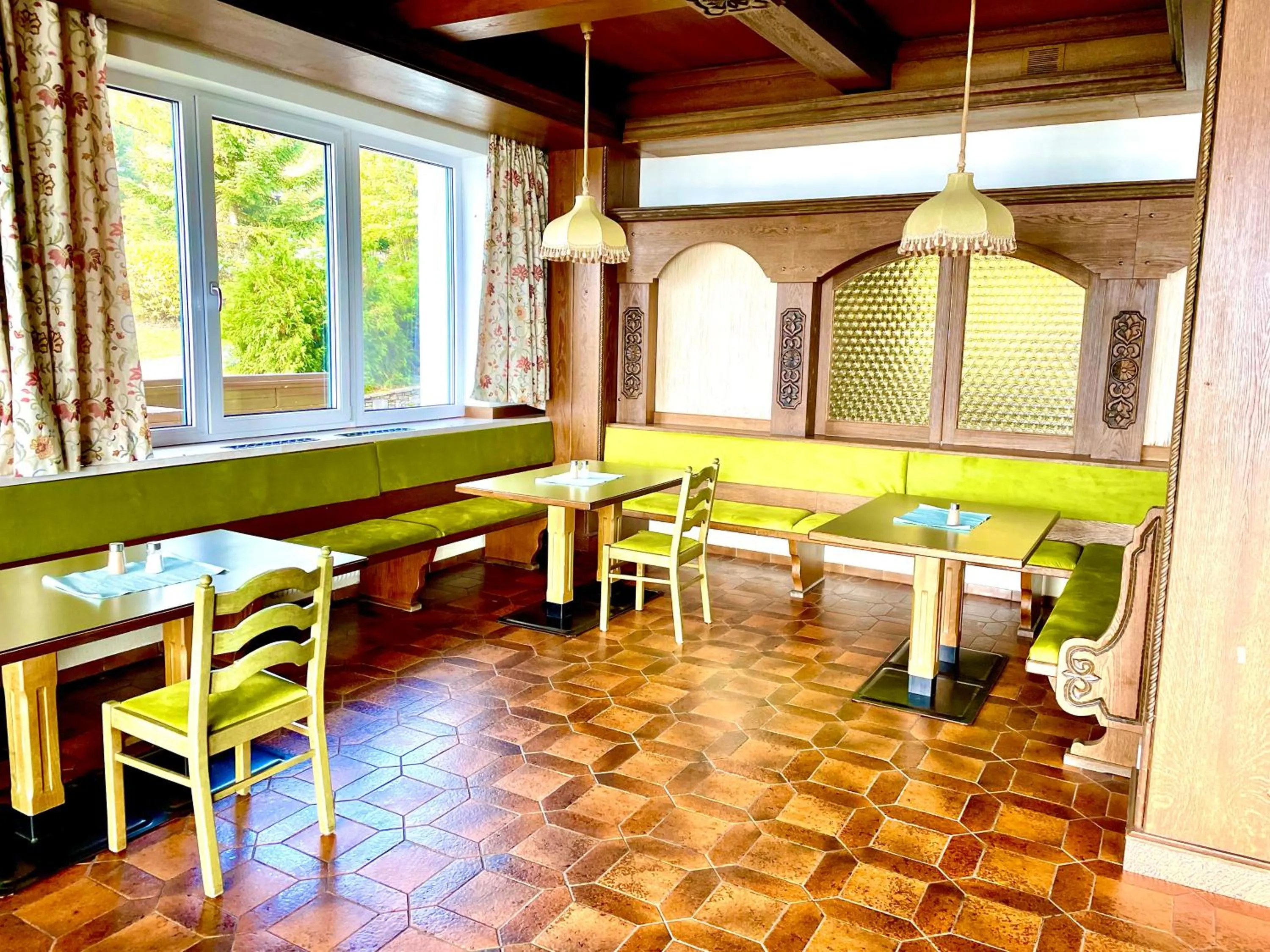 Restaurant/places to eat in Mountain Hotel & Hostel