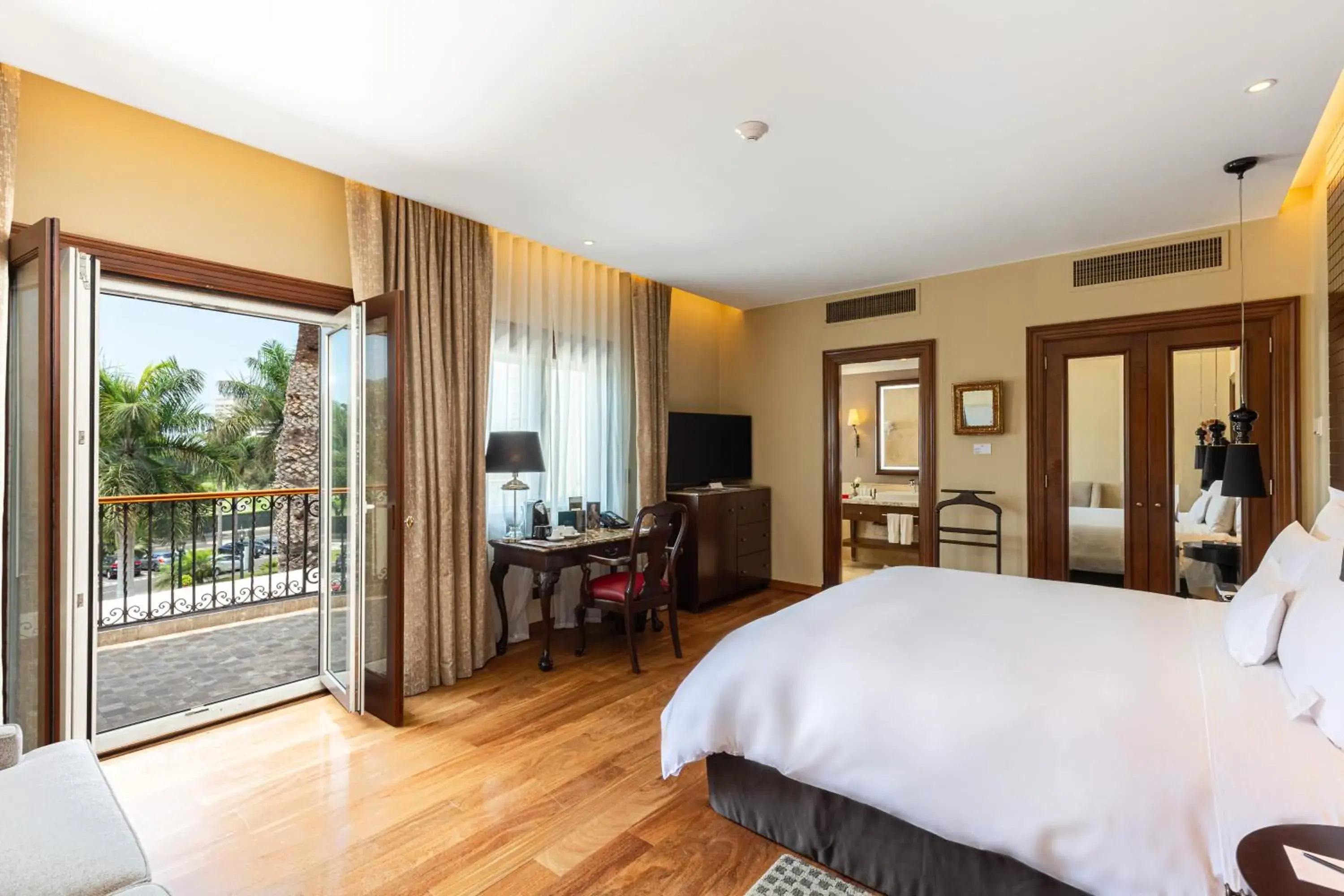 Photo of the whole room, Bed in Country Club Lima Hotel – The Leading Hotels of the World Photo of the whole room, Bed in Country Club Lima Hotel – The Leading Hotels of the World