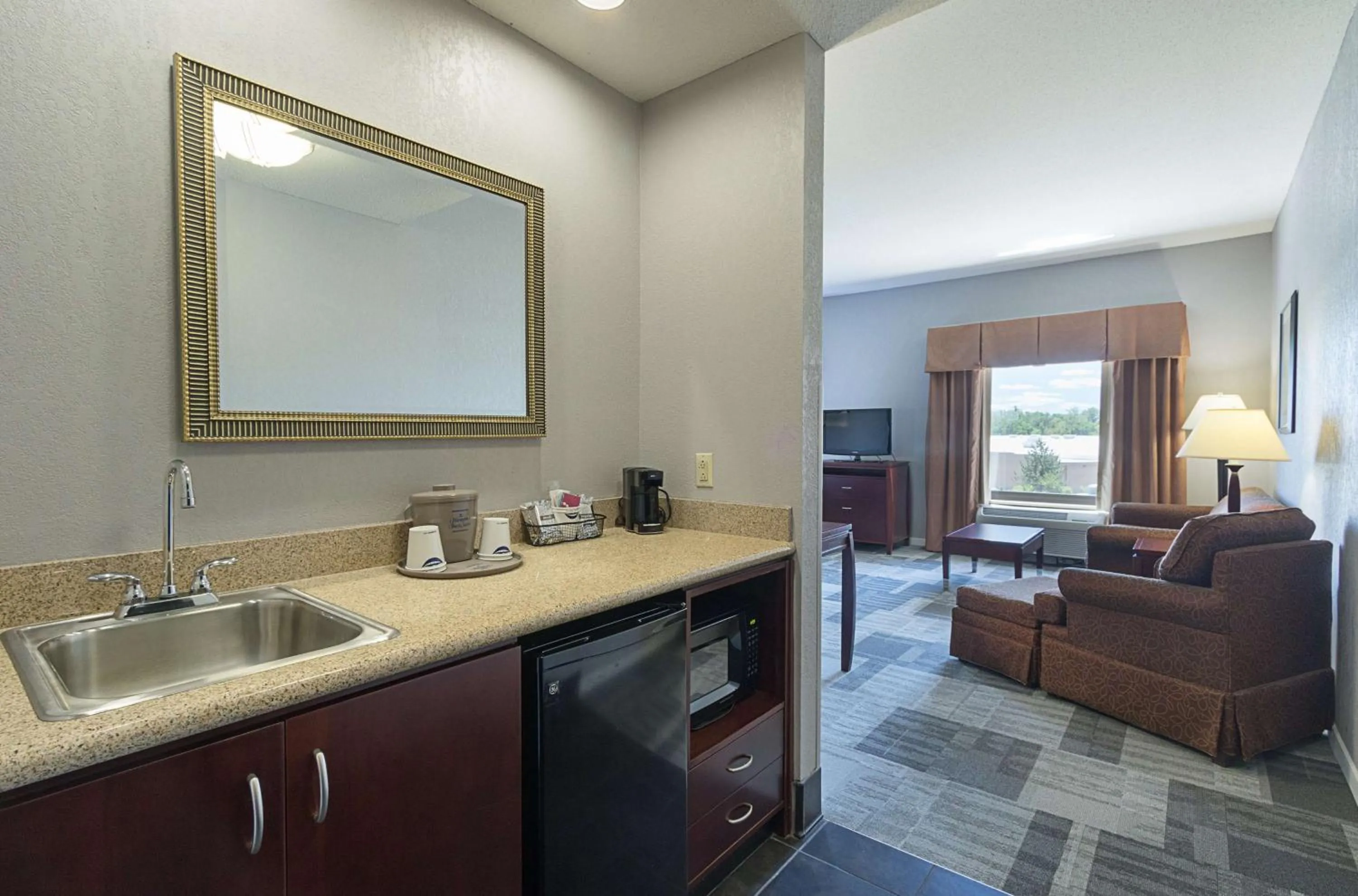 Kitchen or kitchenette in Hampton Inn and Suites Indianapolis/Brownsburg