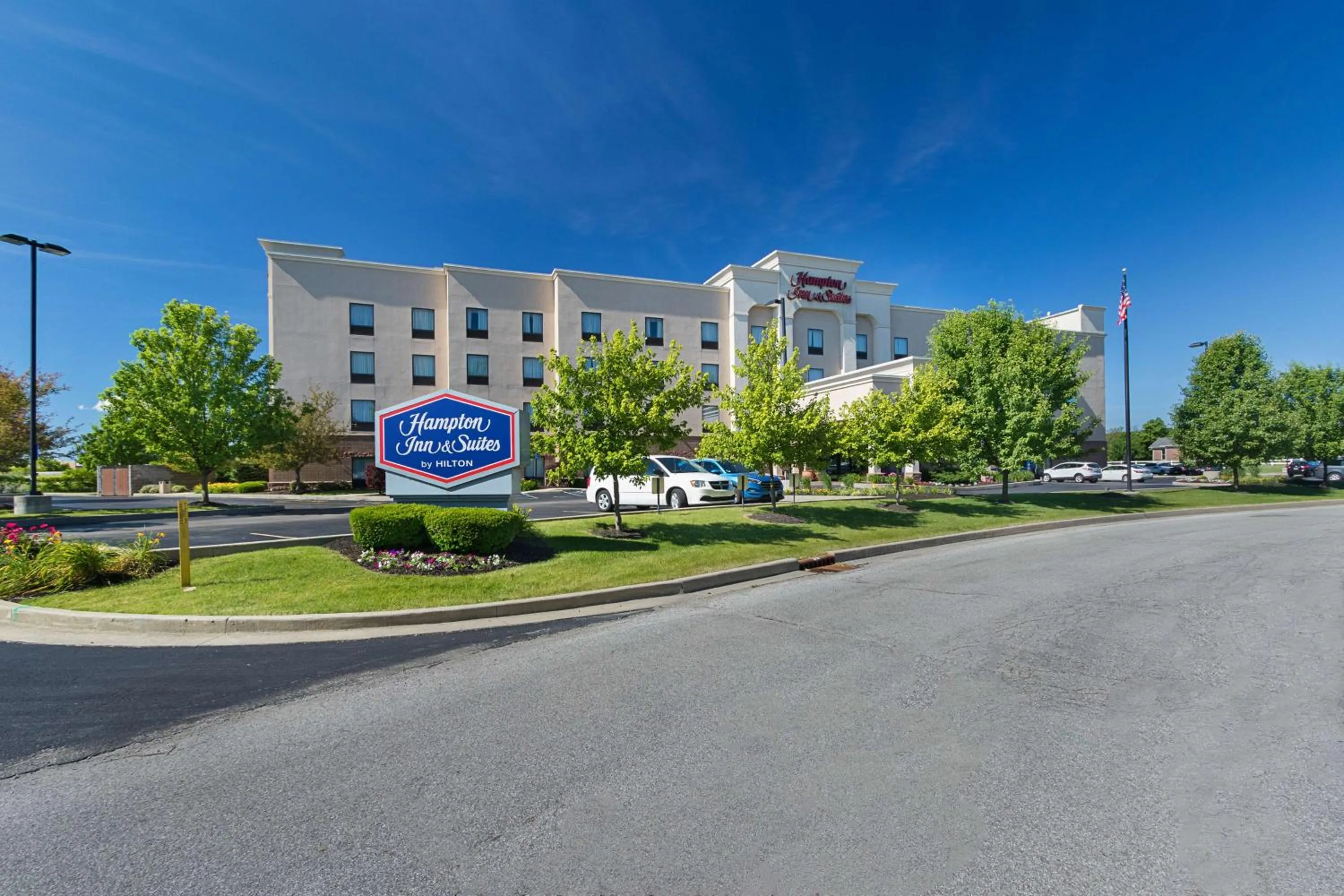 Property building in Hampton Inn and Suites Indianapolis/Brownsburg