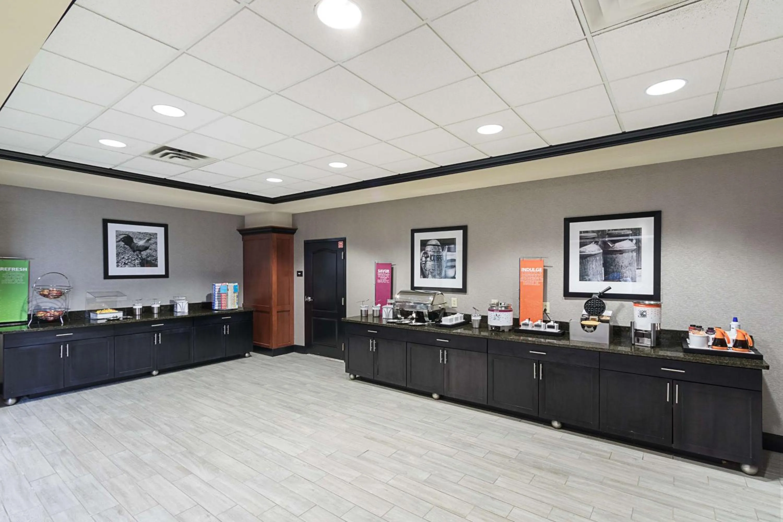 Dining area in Hampton Inn and Suites Indianapolis/Brownsburg