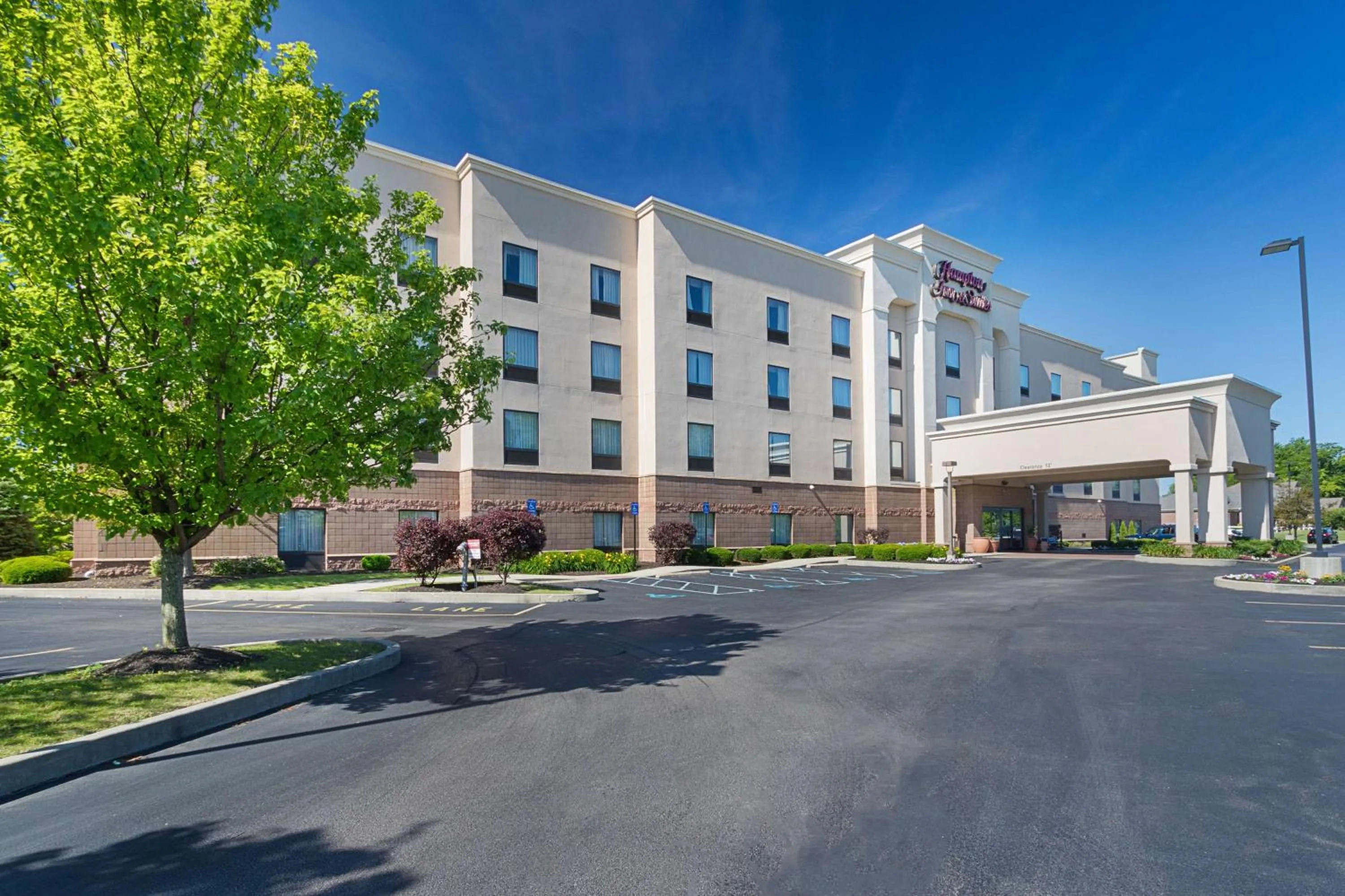Property building in Hampton Inn and Suites Indianapolis/Brownsburg