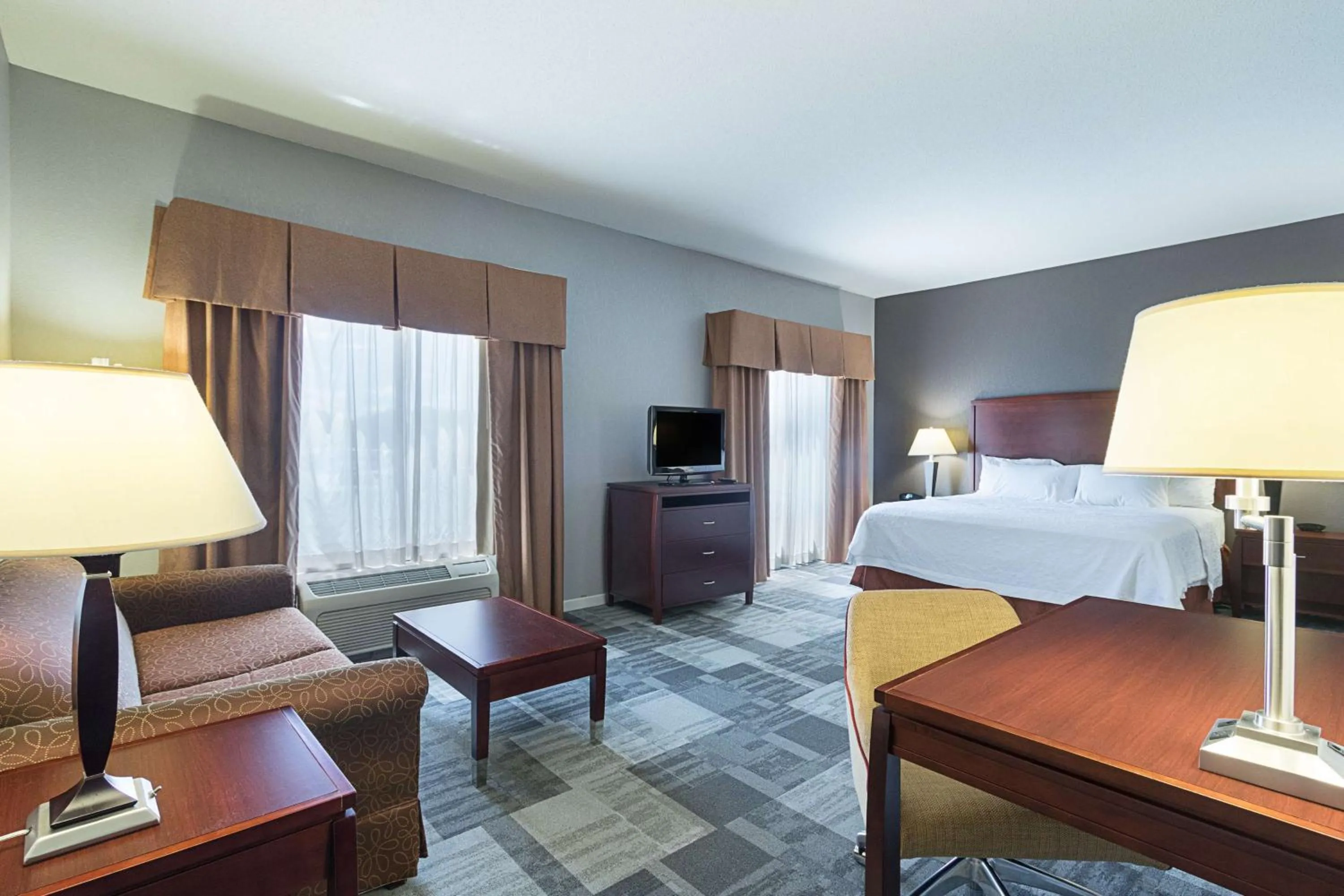 Living room, Bed in Hampton Inn and Suites Indianapolis/Brownsburg