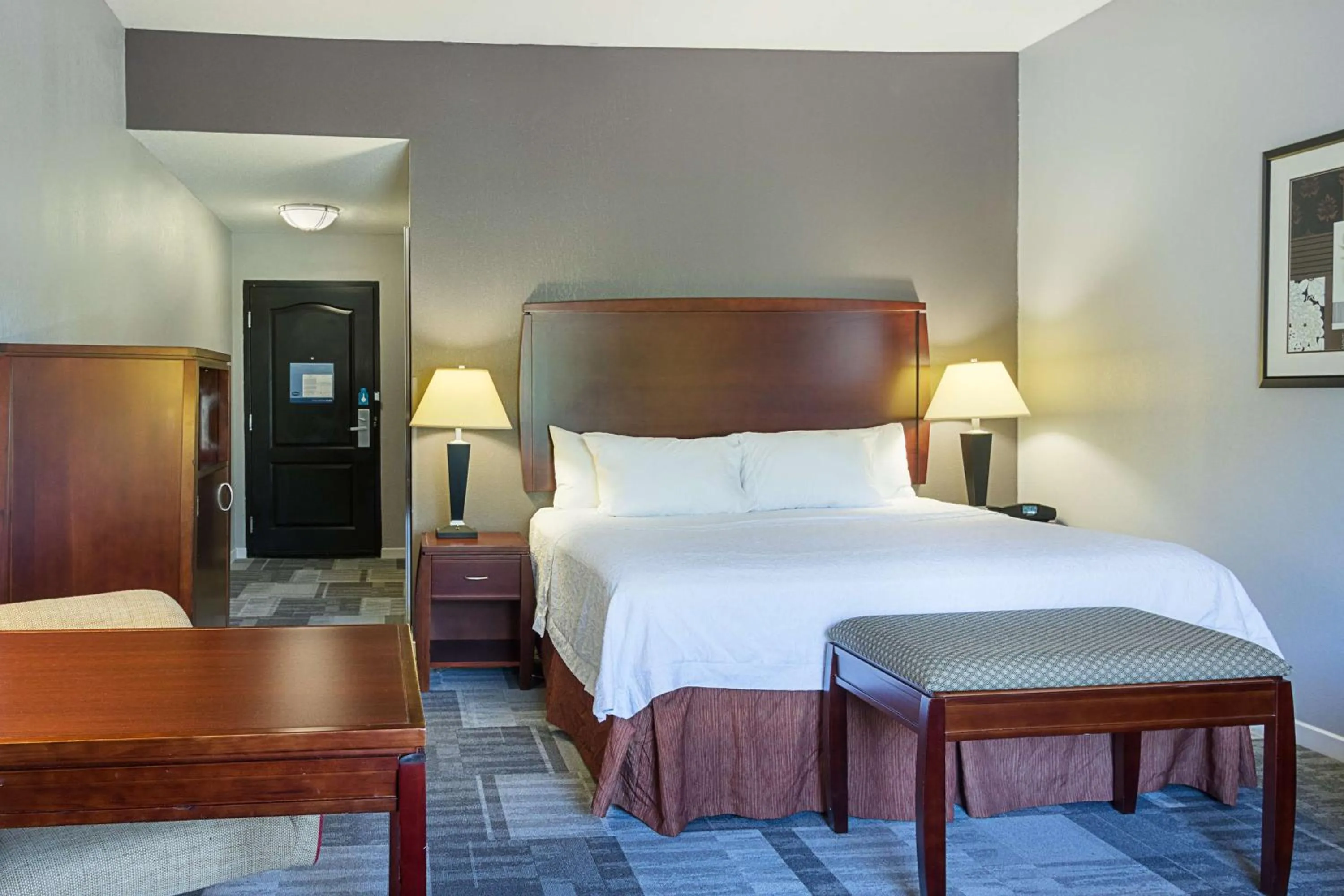 Bed in Hampton Inn and Suites Indianapolis/Brownsburg