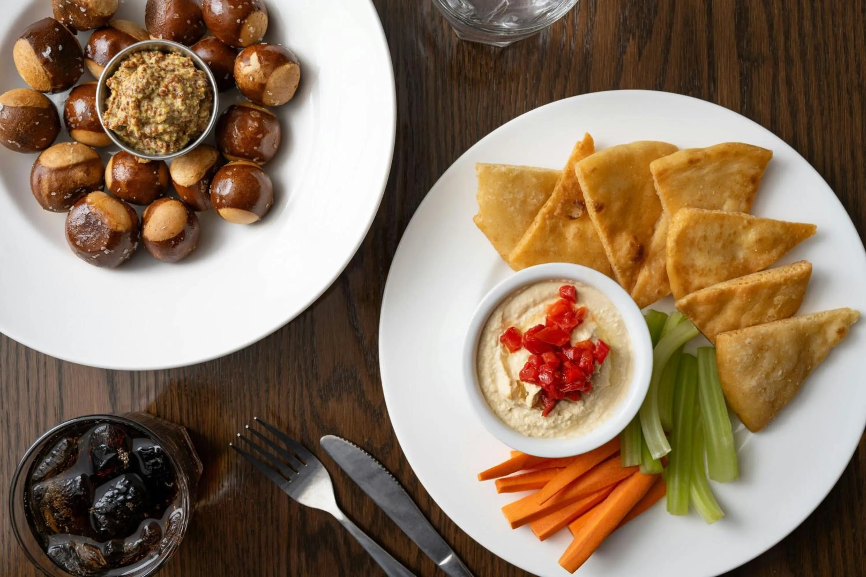 Lounge or bar in Four Points by Sheraton Chicago Westchester/Oak Brook