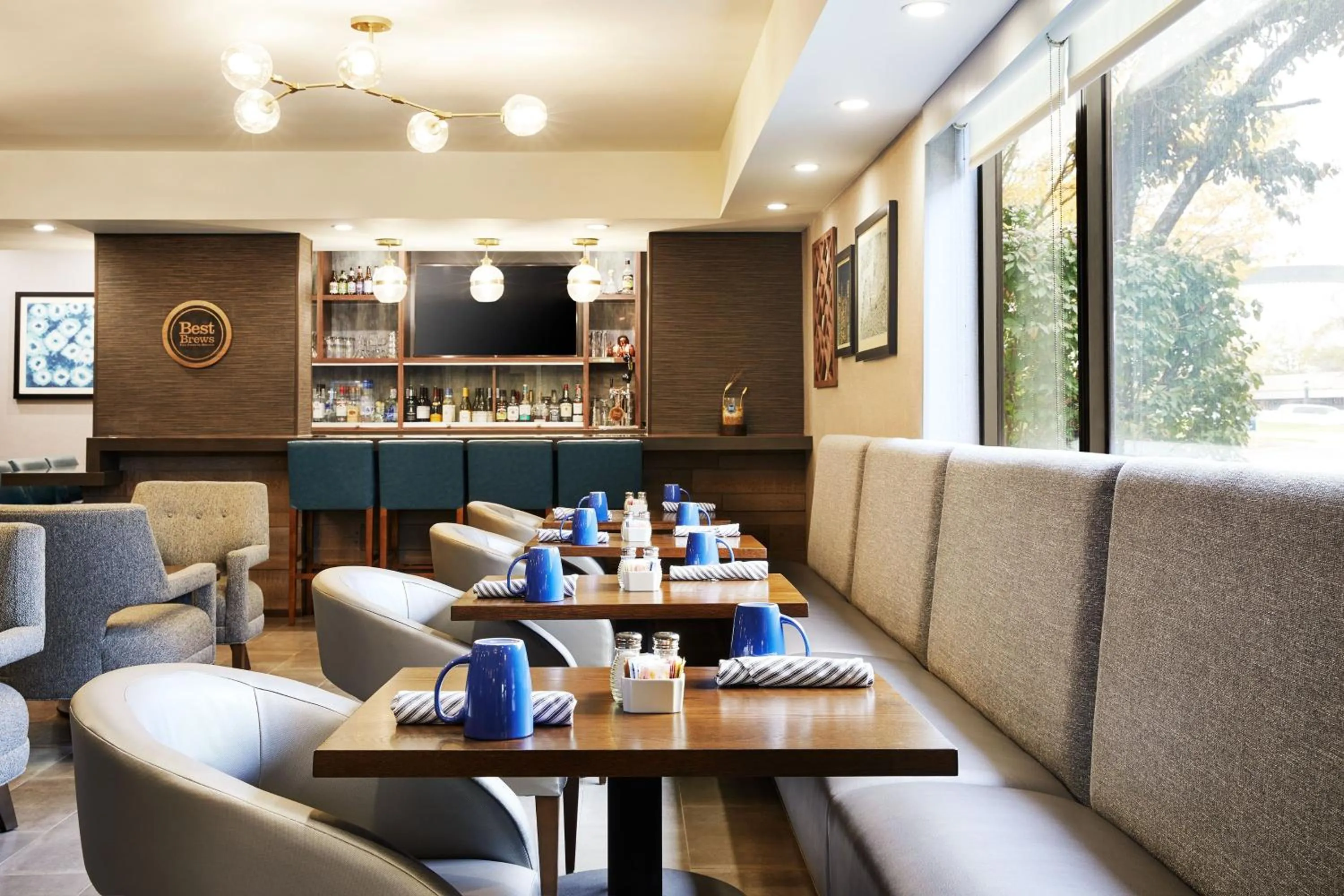 Lobby or reception in Four Points by Sheraton Chicago Westchester/Oak Brook