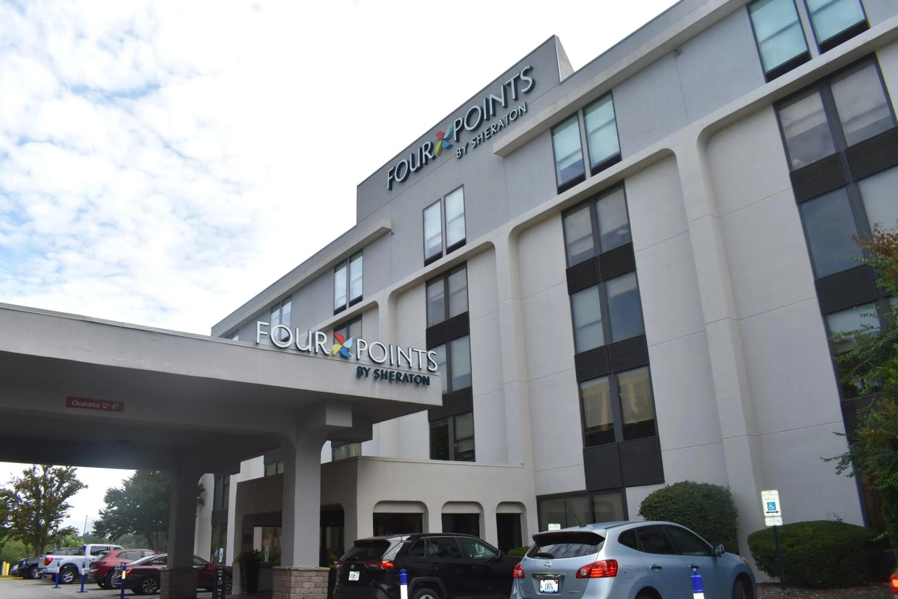 Property building in Four Points by Sheraton Chicago Westchester/Oak Brook