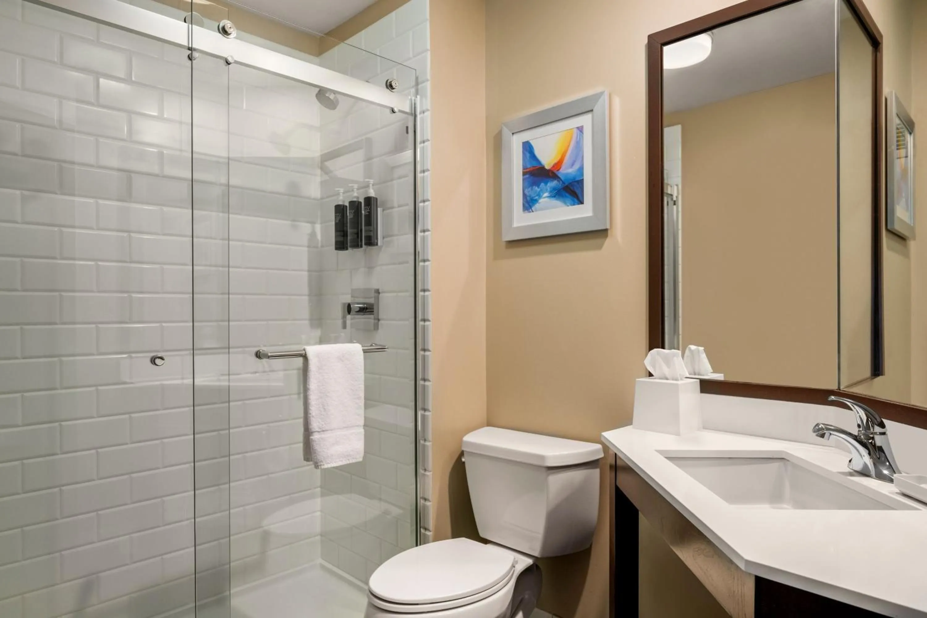 Bathroom in Four Points by Sheraton Chicago Westchester/Oak Brook