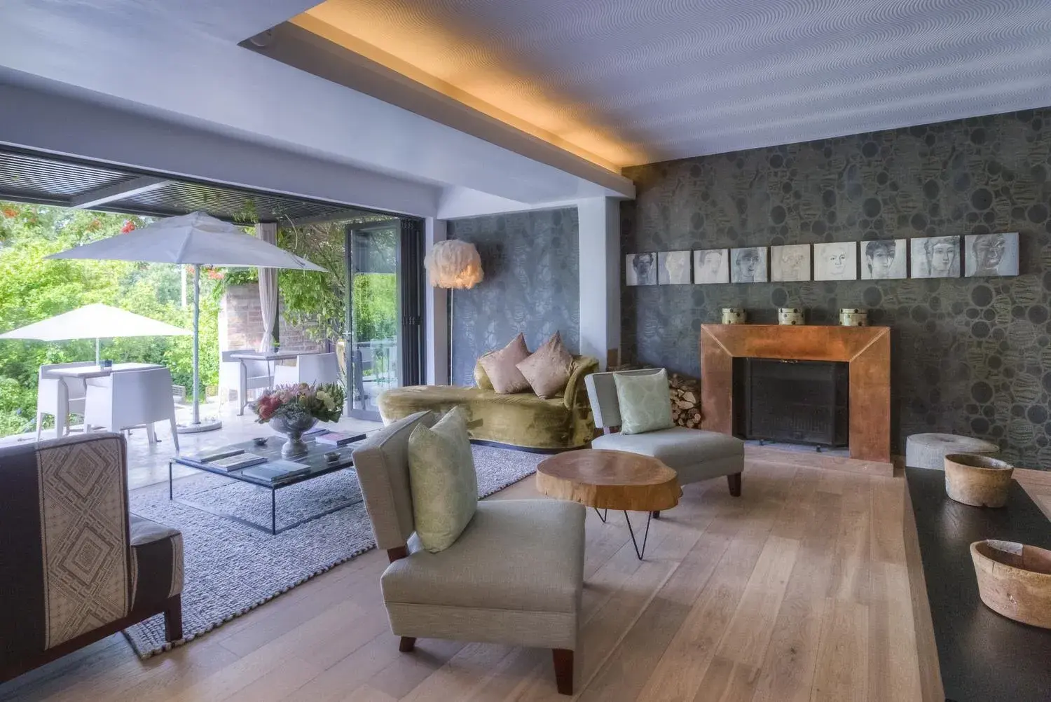 Lounge or bar in Kensington Place Lounge or bar in Kensington Place