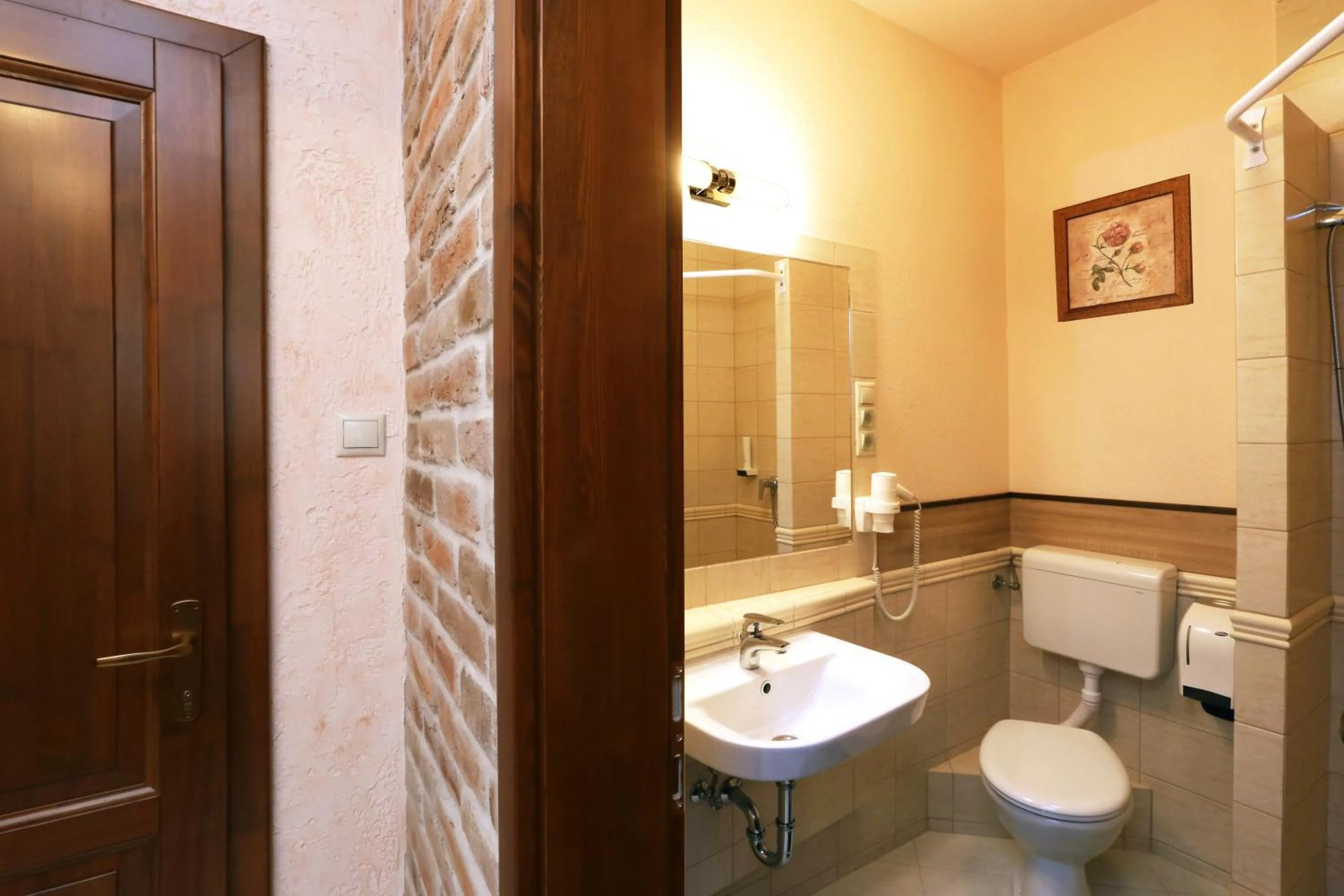 Bathroom in Família Vendégház
