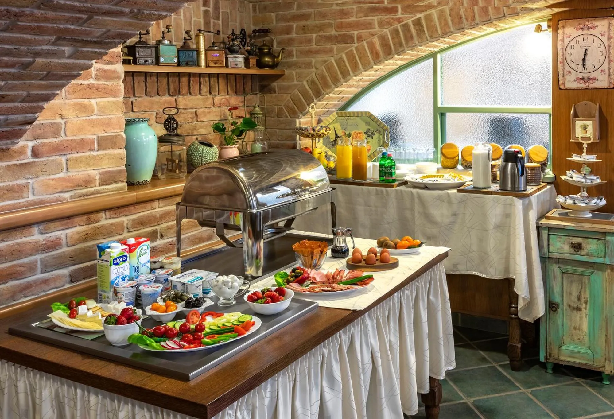 Restaurant/places to eat in Família Vendégház