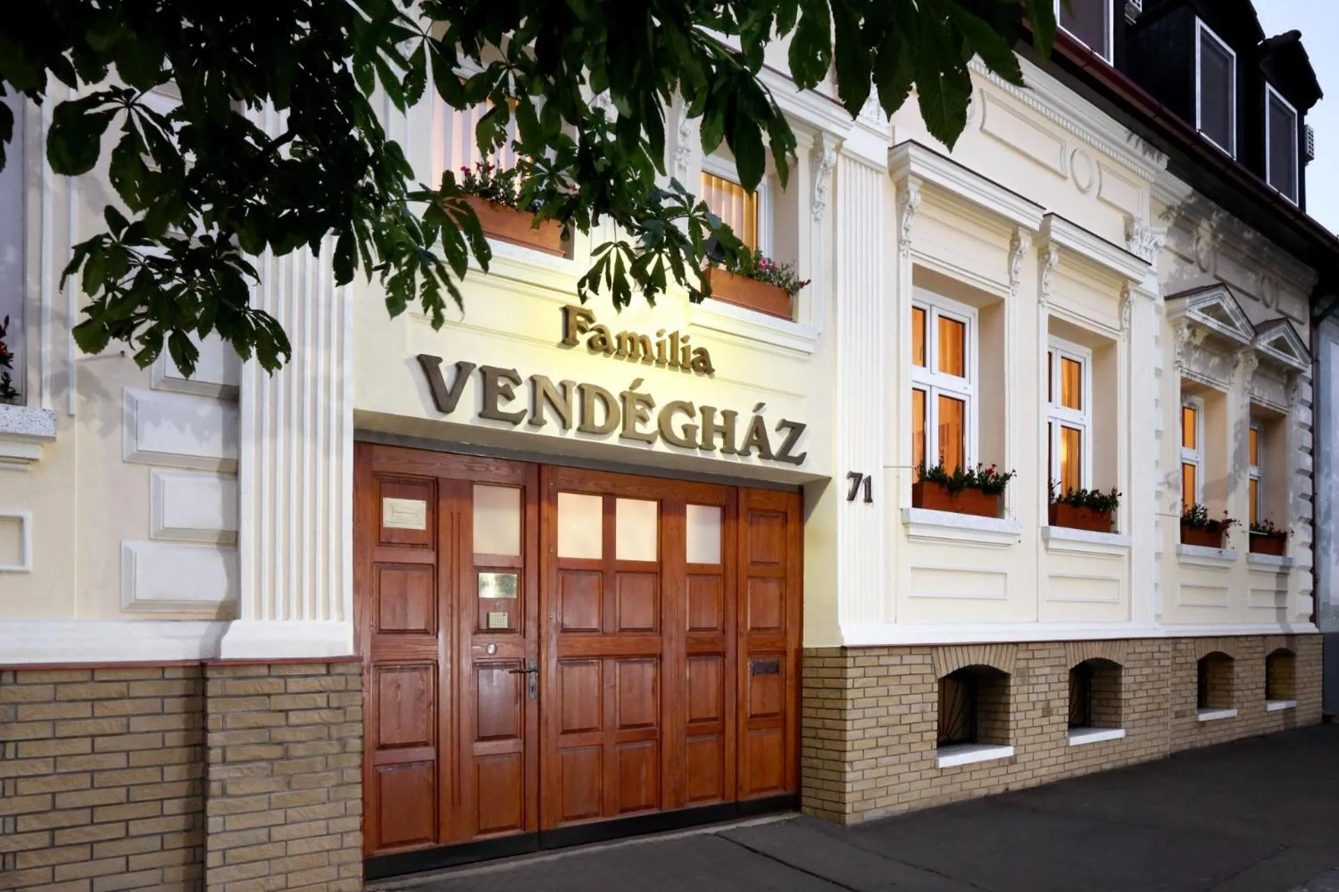 Facade/entrance in Família Vendégház