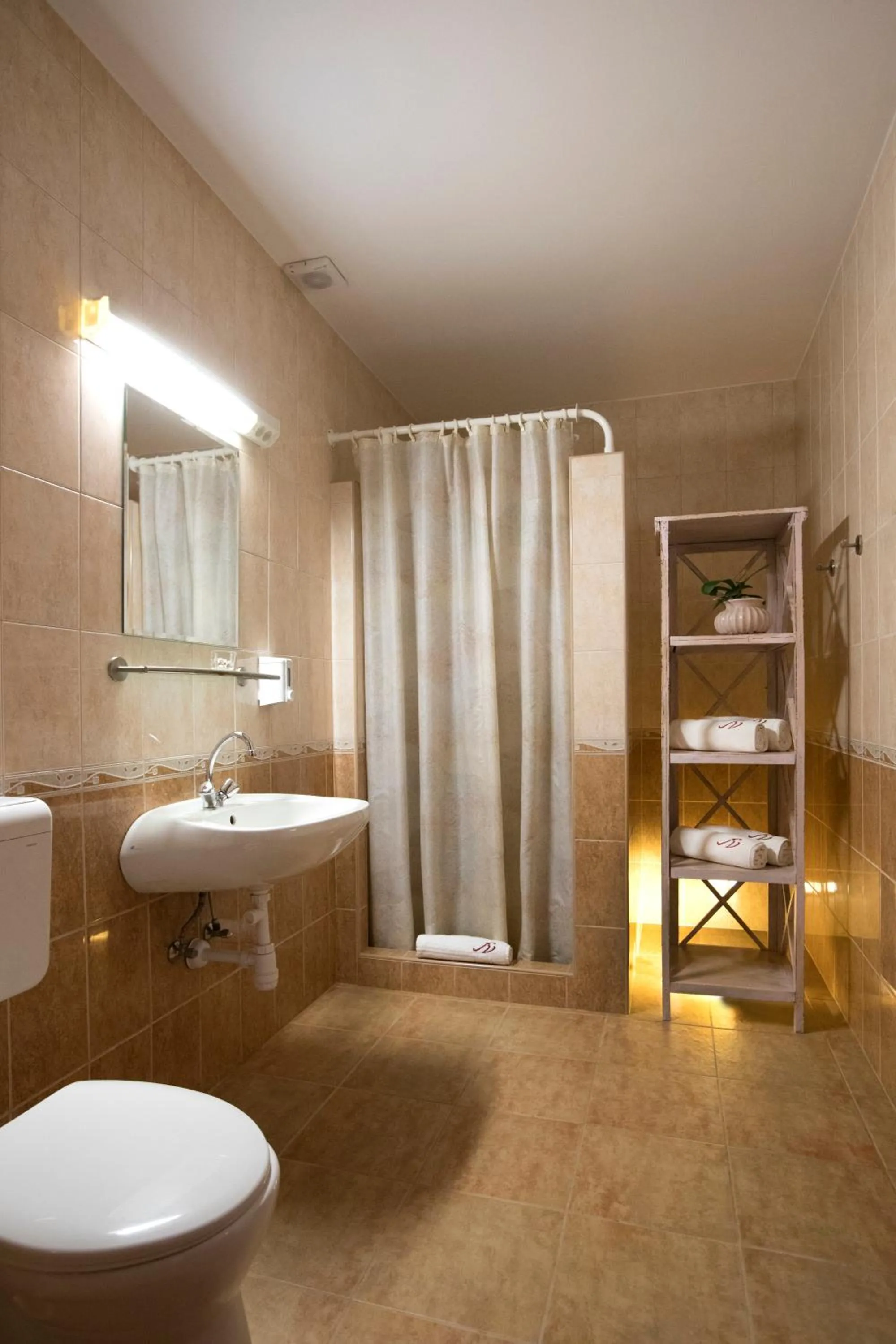 Bathroom in Família Vendégház