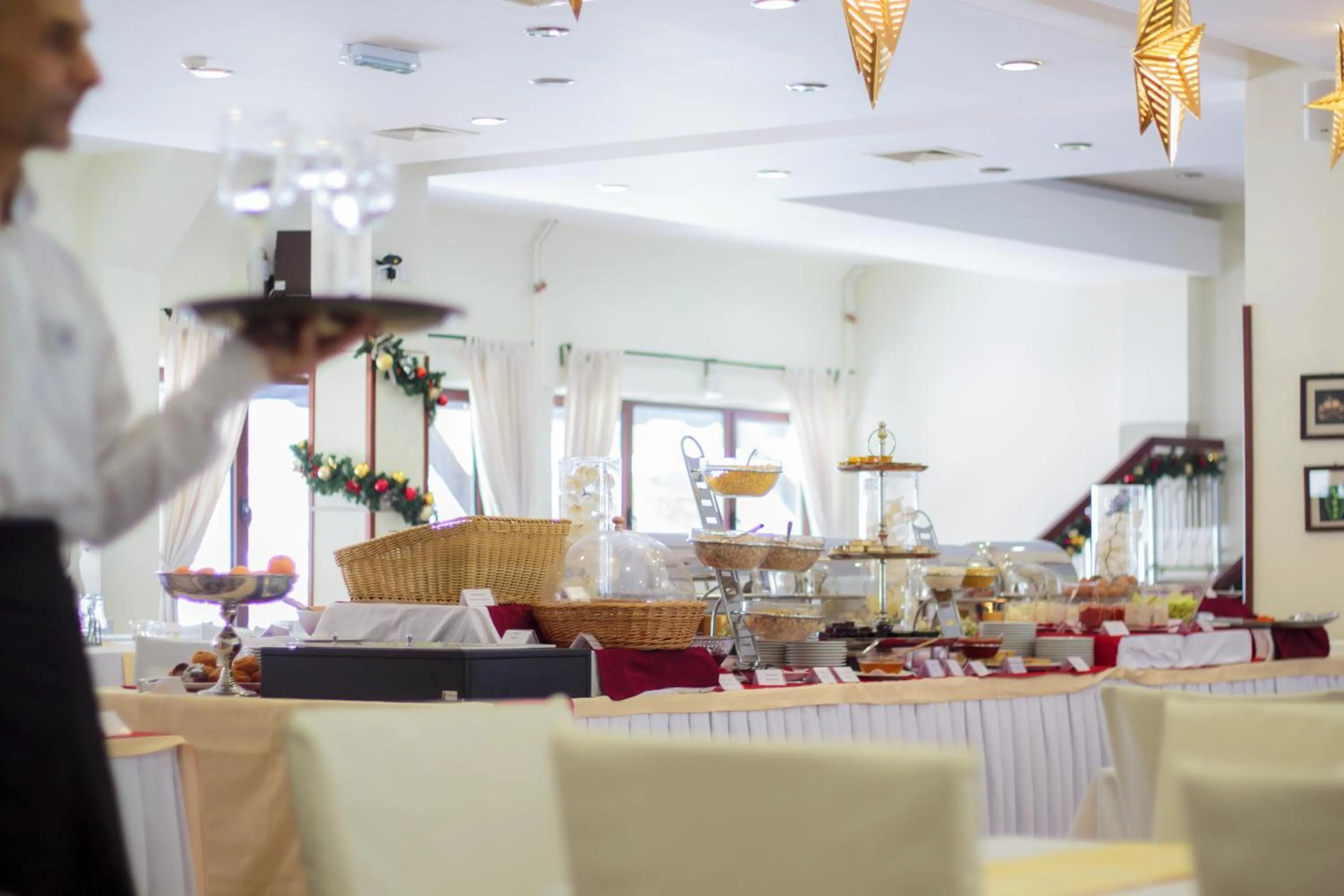 Restaurant/places to eat in Hotel Junior