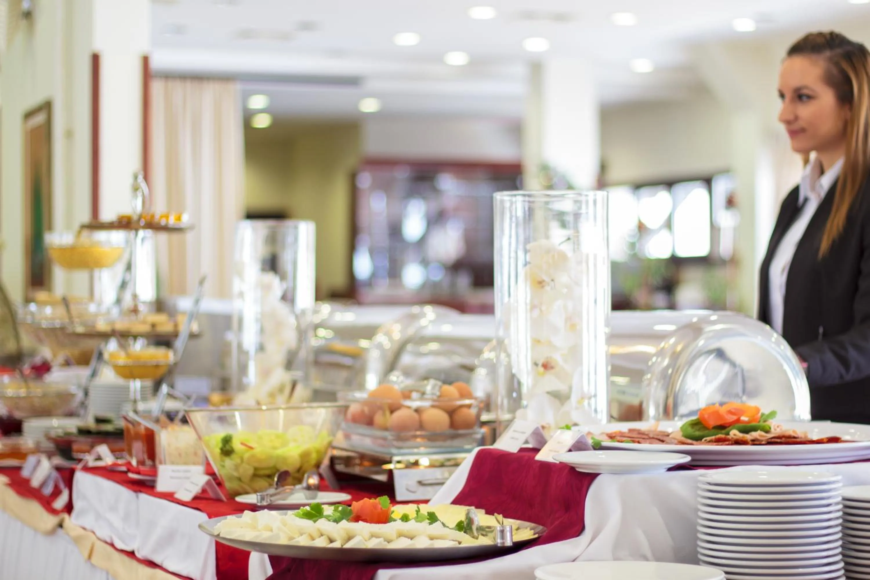 Restaurant/places to eat in Hotel Junior