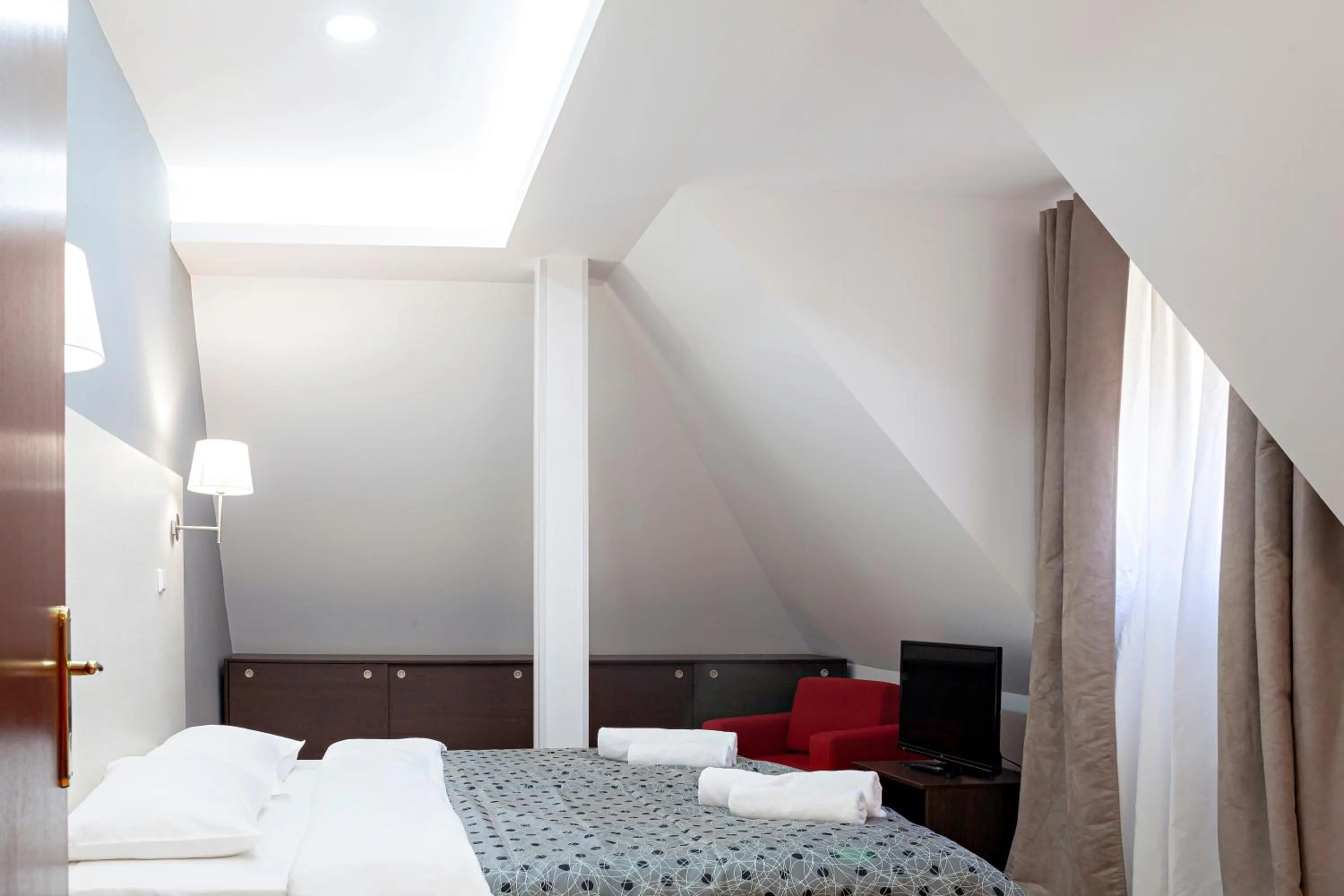 Photo of the whole room, Bed in Hotel Junior