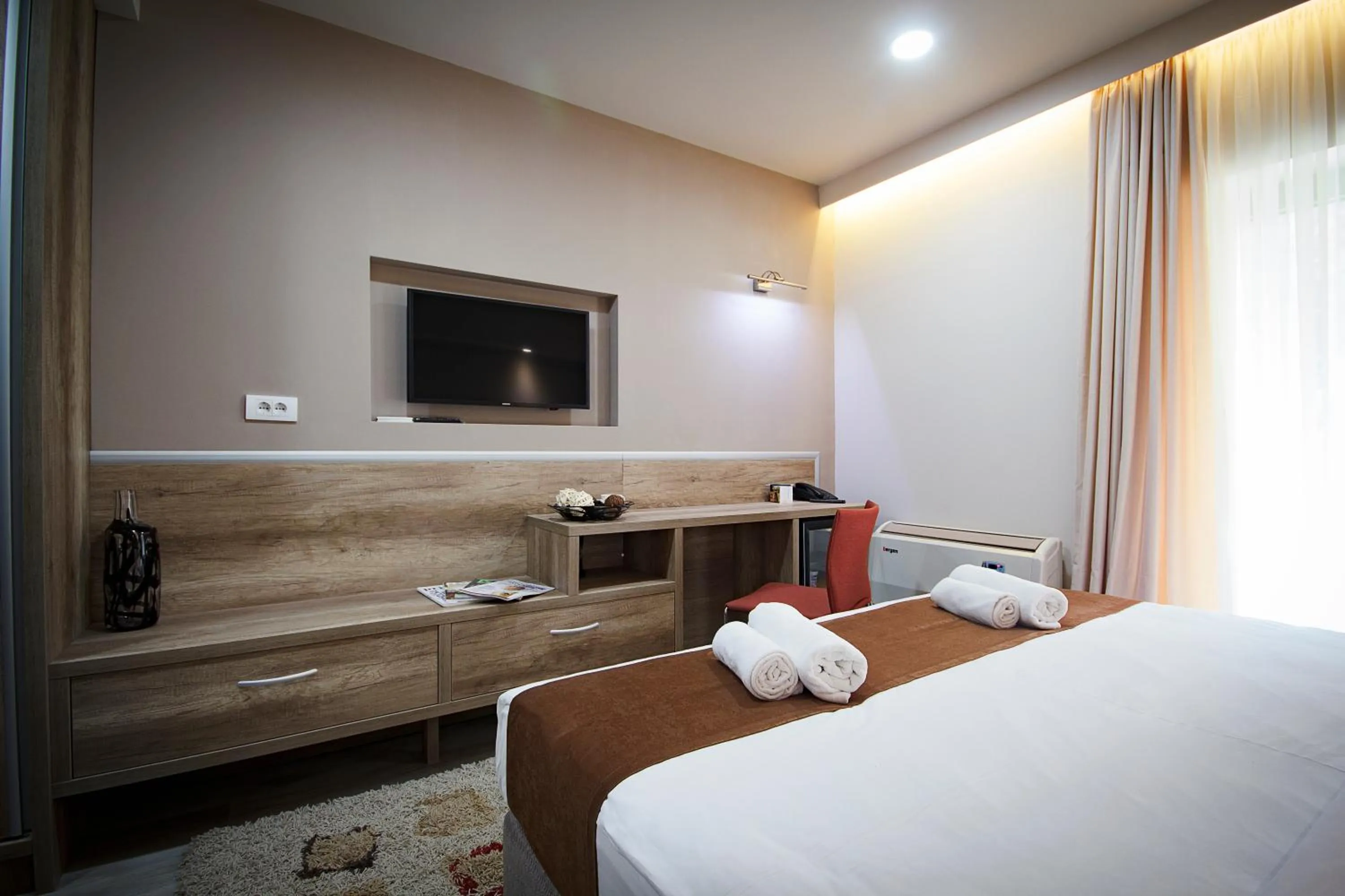 Bedroom, Bed in Hotel Junior