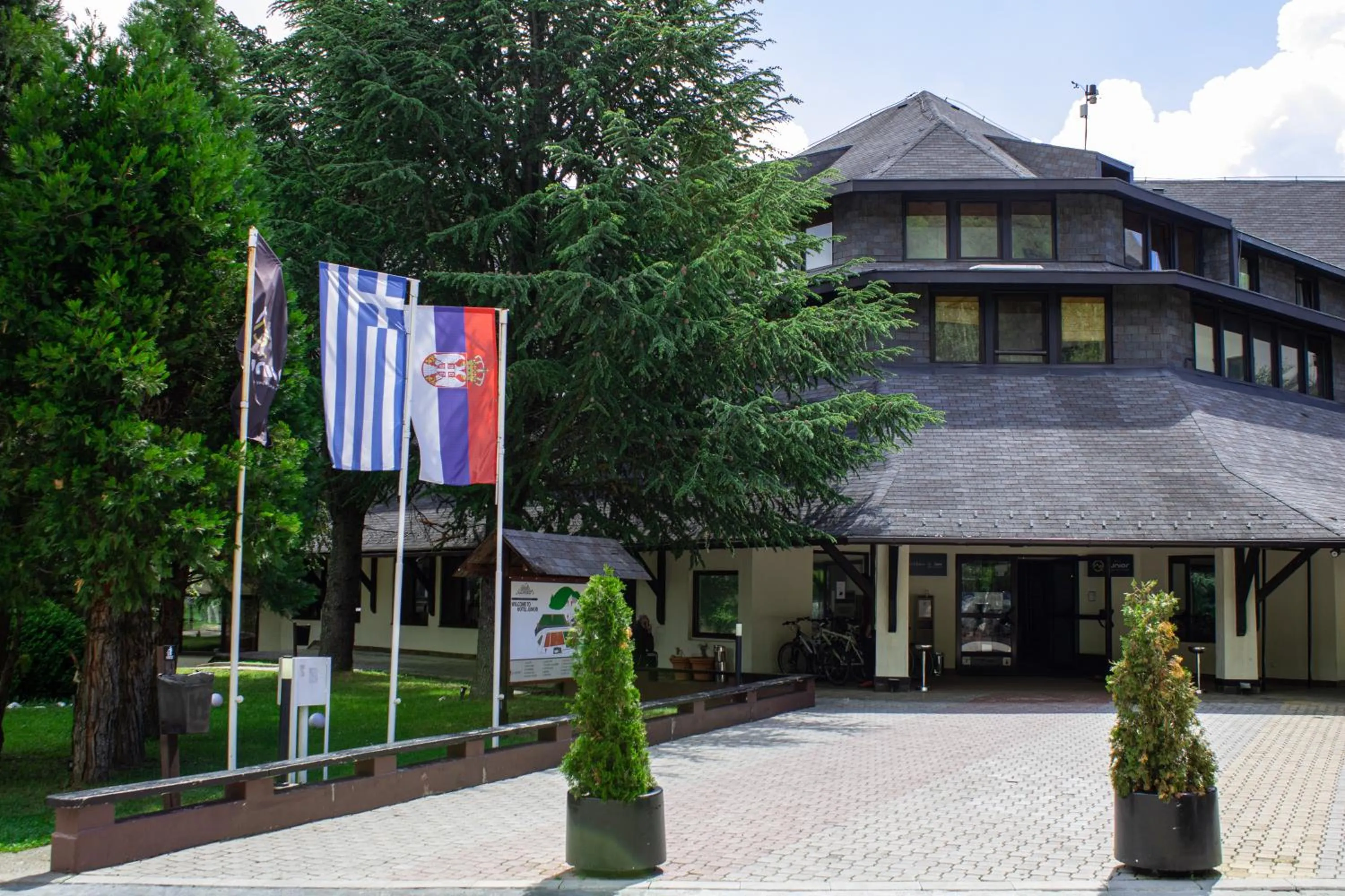 Property building in Hotel Junior