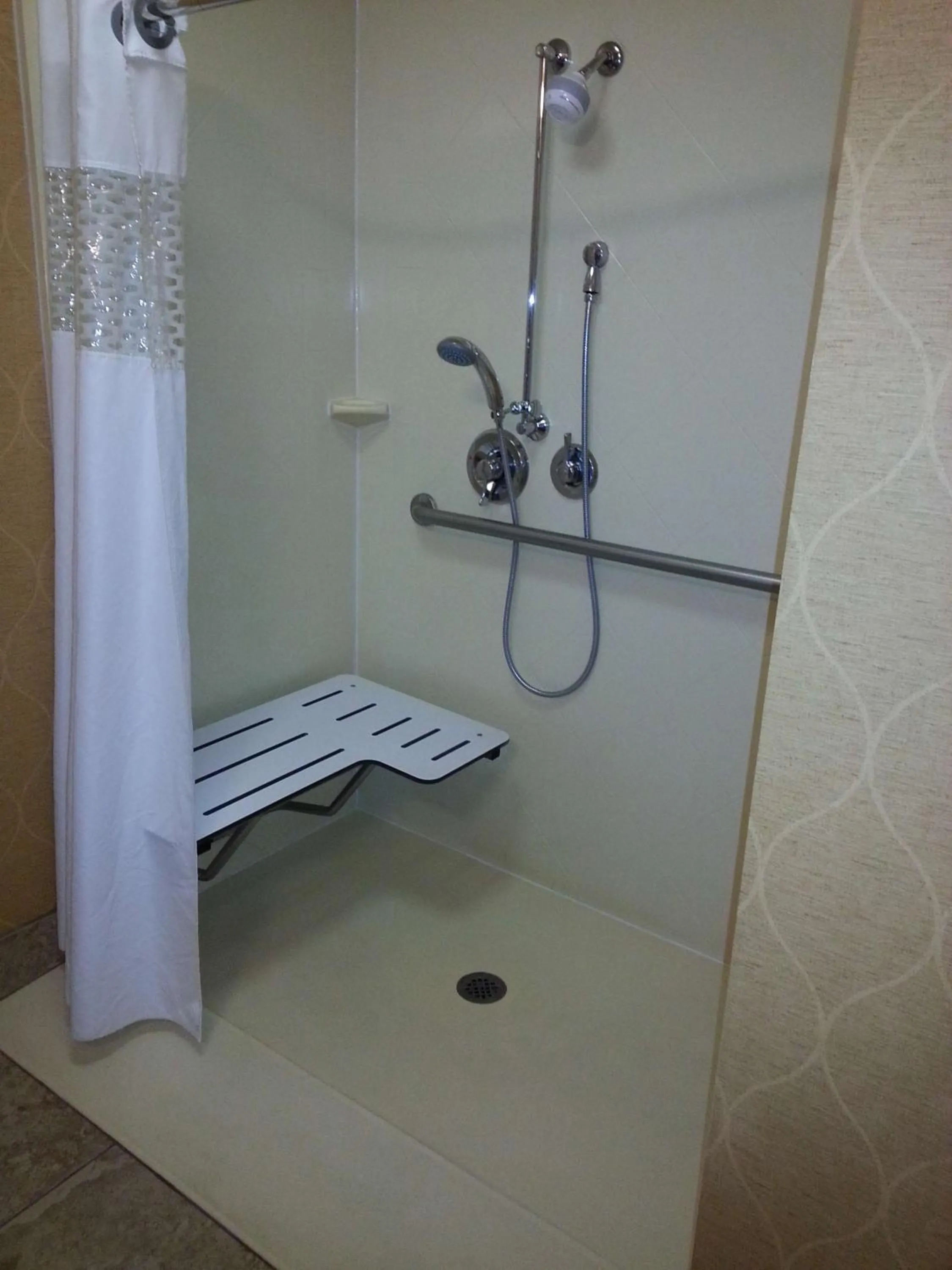 Bathroom in Hampton Inn & Suites Sevierville at Stadium Drive