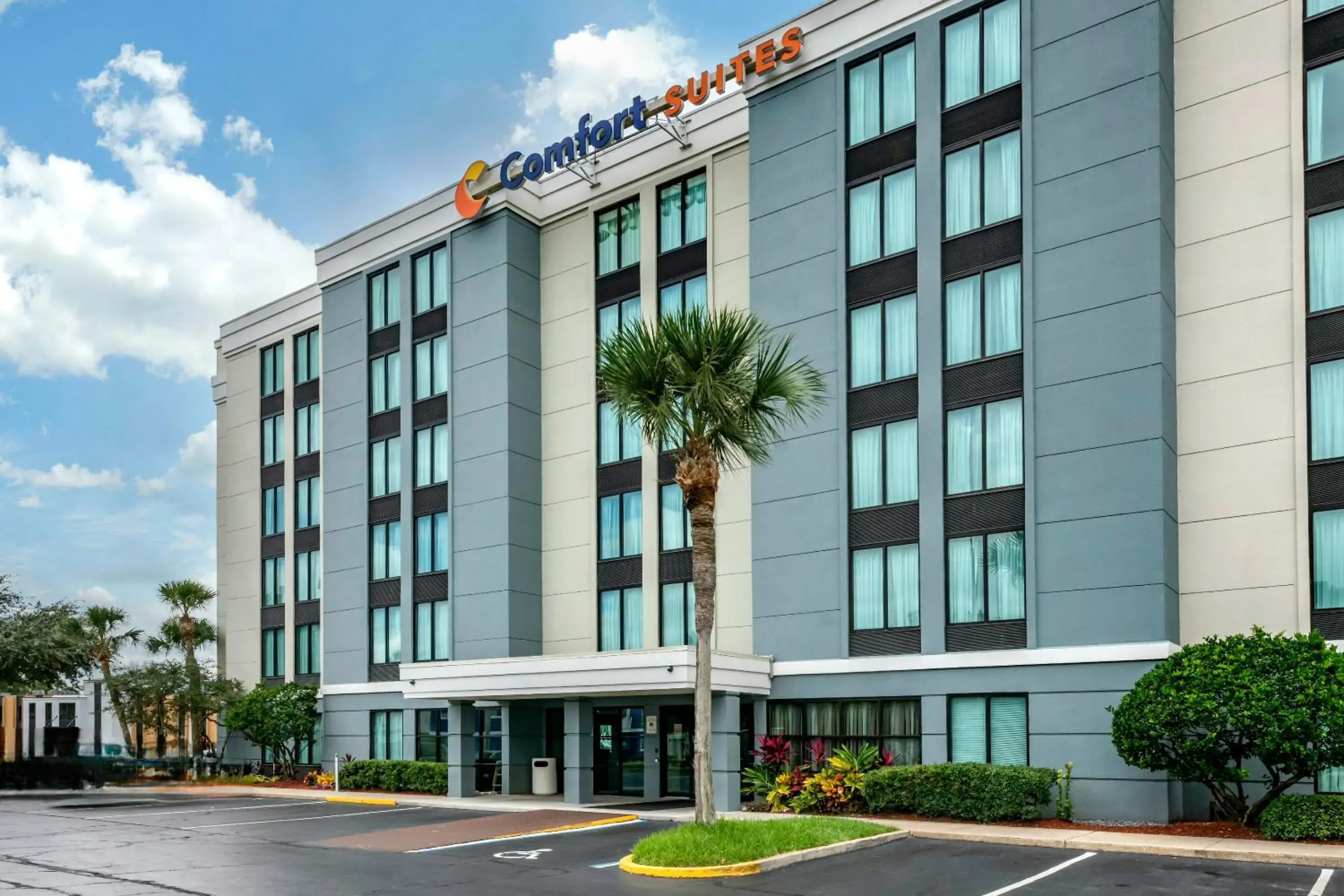 Property building in Comfort Suites Baymeadows Near Butler Blvd Property building in Comfort Suites Baymeadows Near Butler Blvd