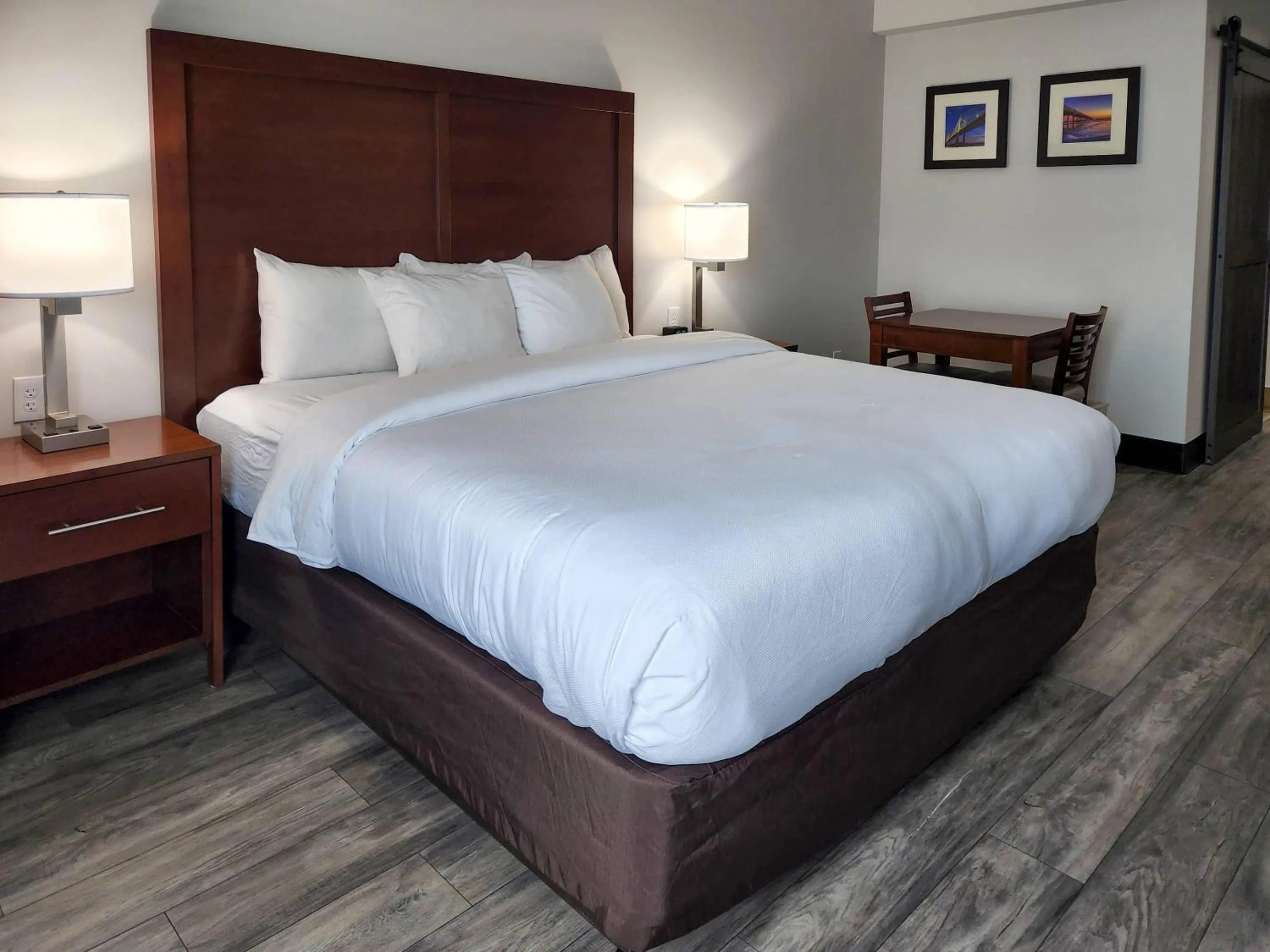 Bedroom, Bed in Comfort Suites Baymeadows Near Butler Blvd