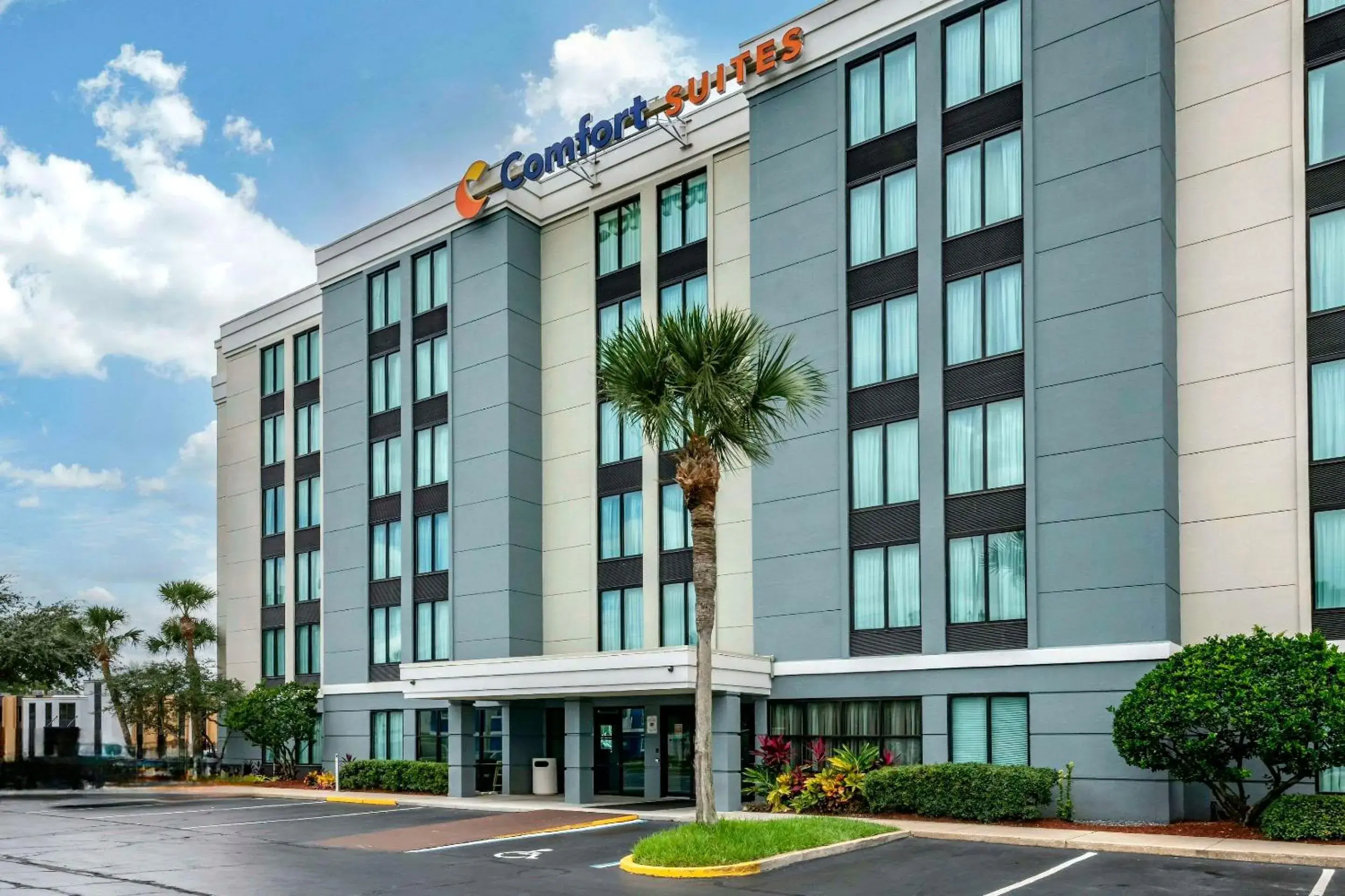 Property building in Comfort Suites Baymeadows Near Butler Blvd Property building in Comfort Suites Baymeadows Near Butler Blvd