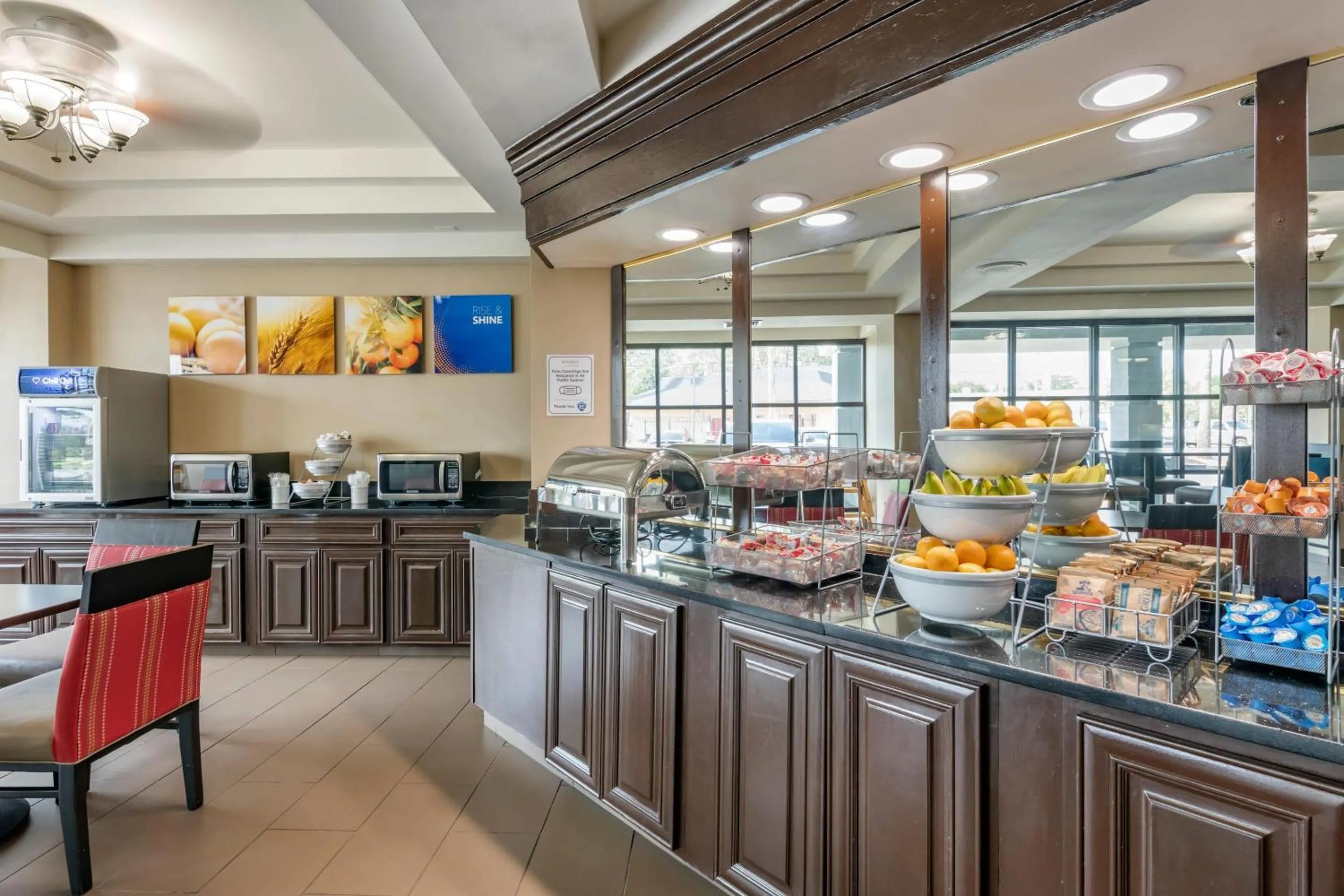 Breakfast in Comfort Suites Baymeadows Near Butler Blvd