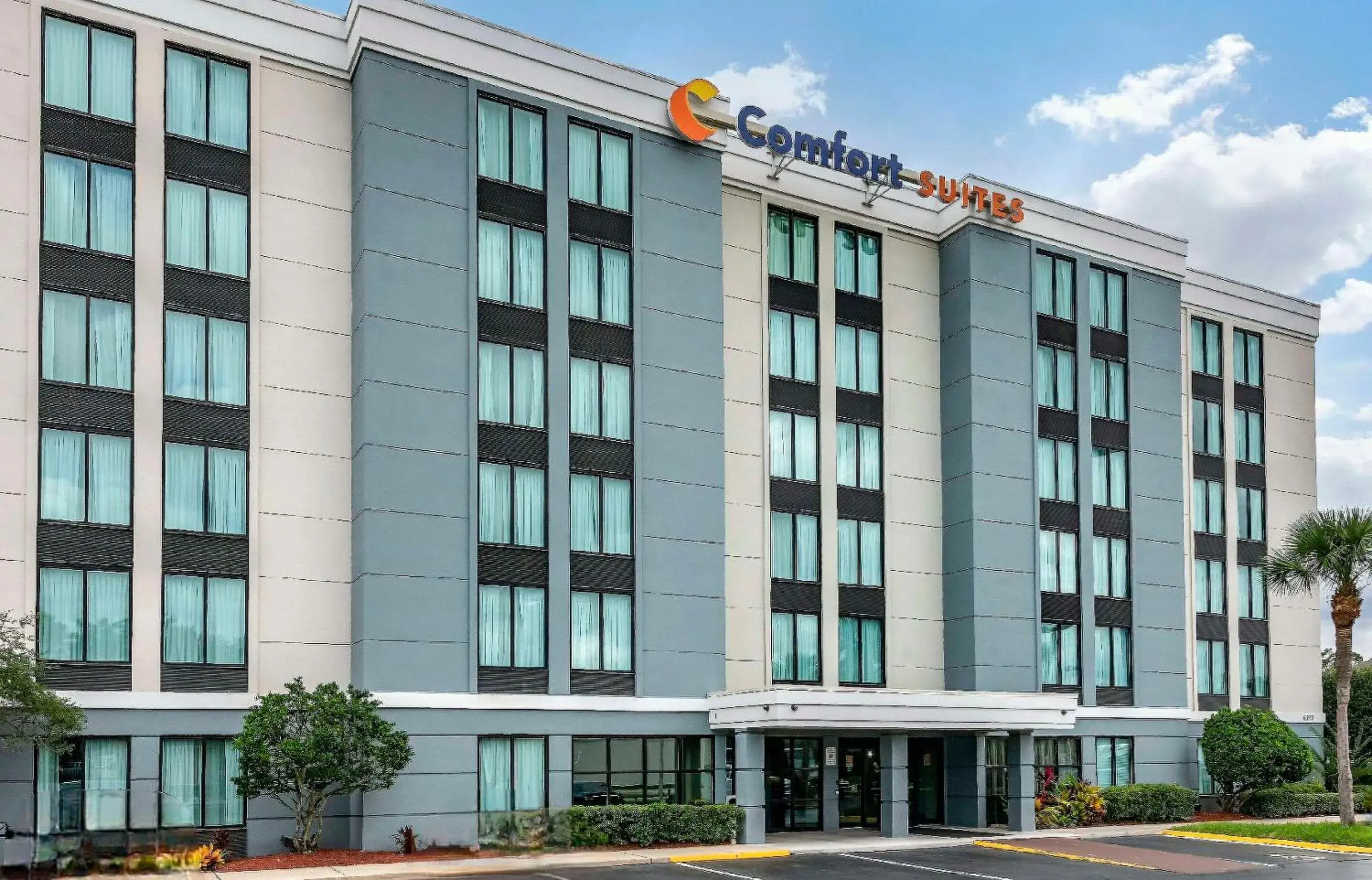 Property building in Comfort Suites Baymeadows Near Butler Blvd Property building in Comfort Suites Baymeadows Near Butler Blvd