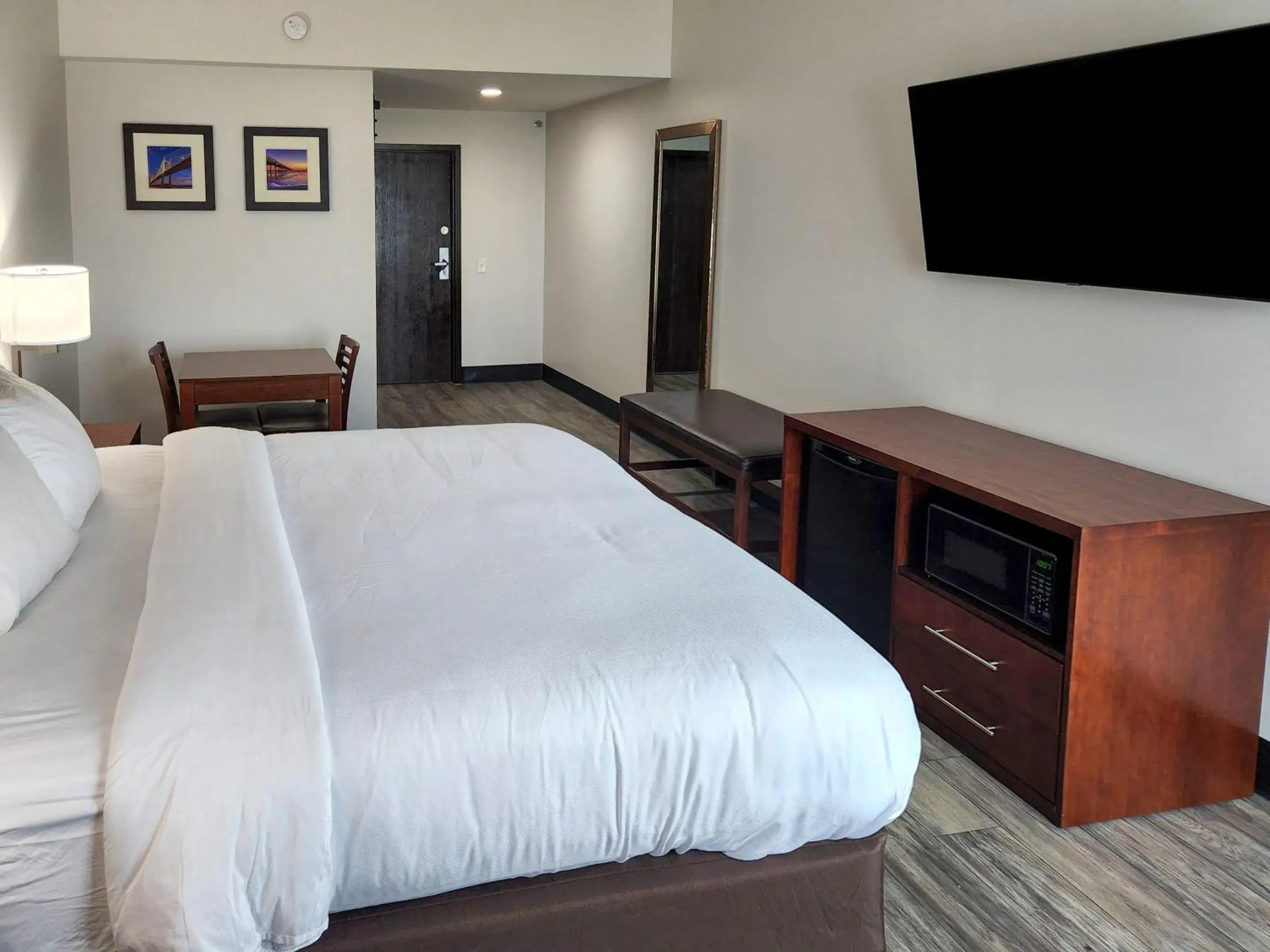 Bedroom, Bed in Comfort Suites Baymeadows Near Butler Blvd Bedroom, Bed in Comfort Suites Baymeadows Near Butler Blvd