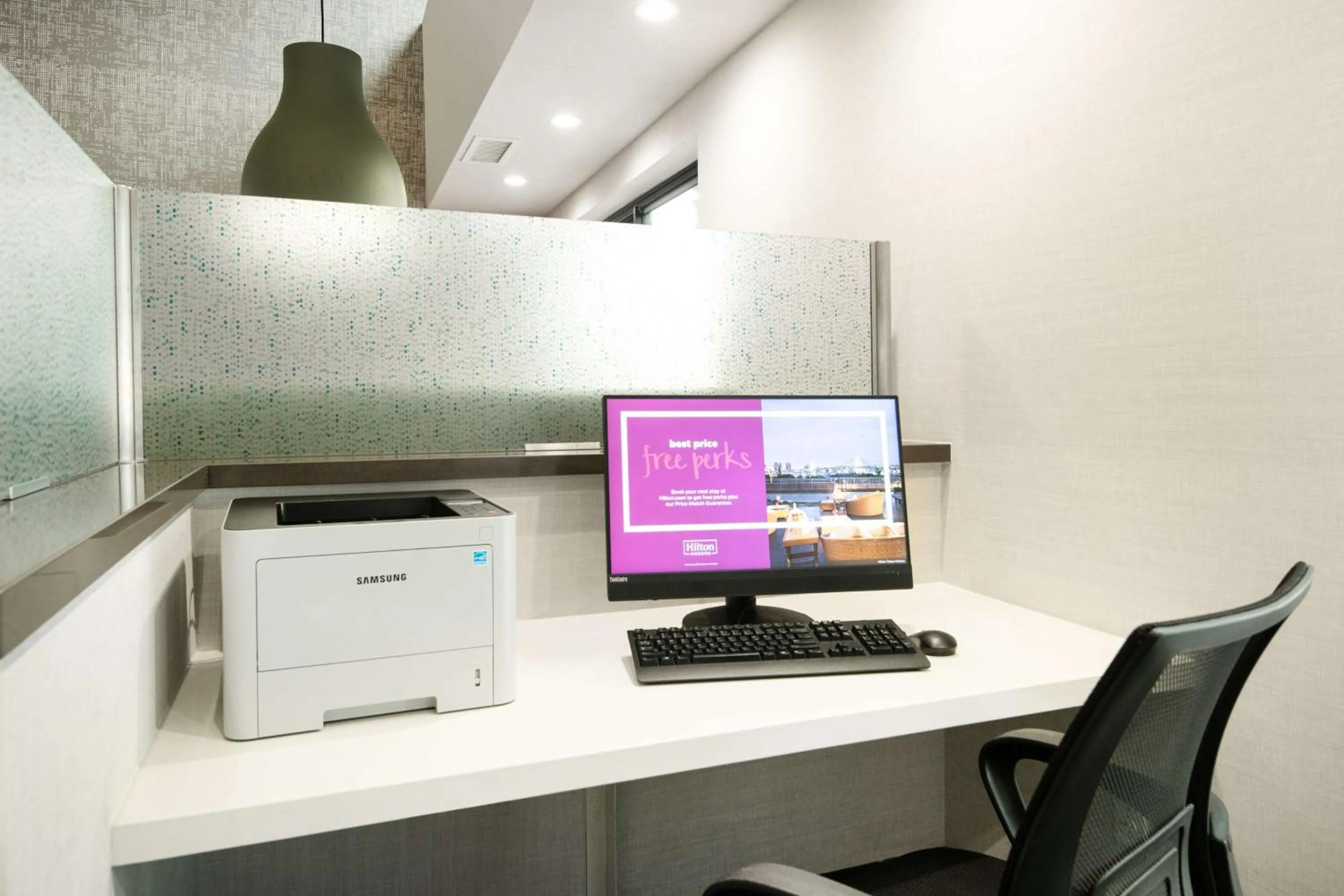 Business facilities in Hampton Inn & Suites Las Vegas-Henderson