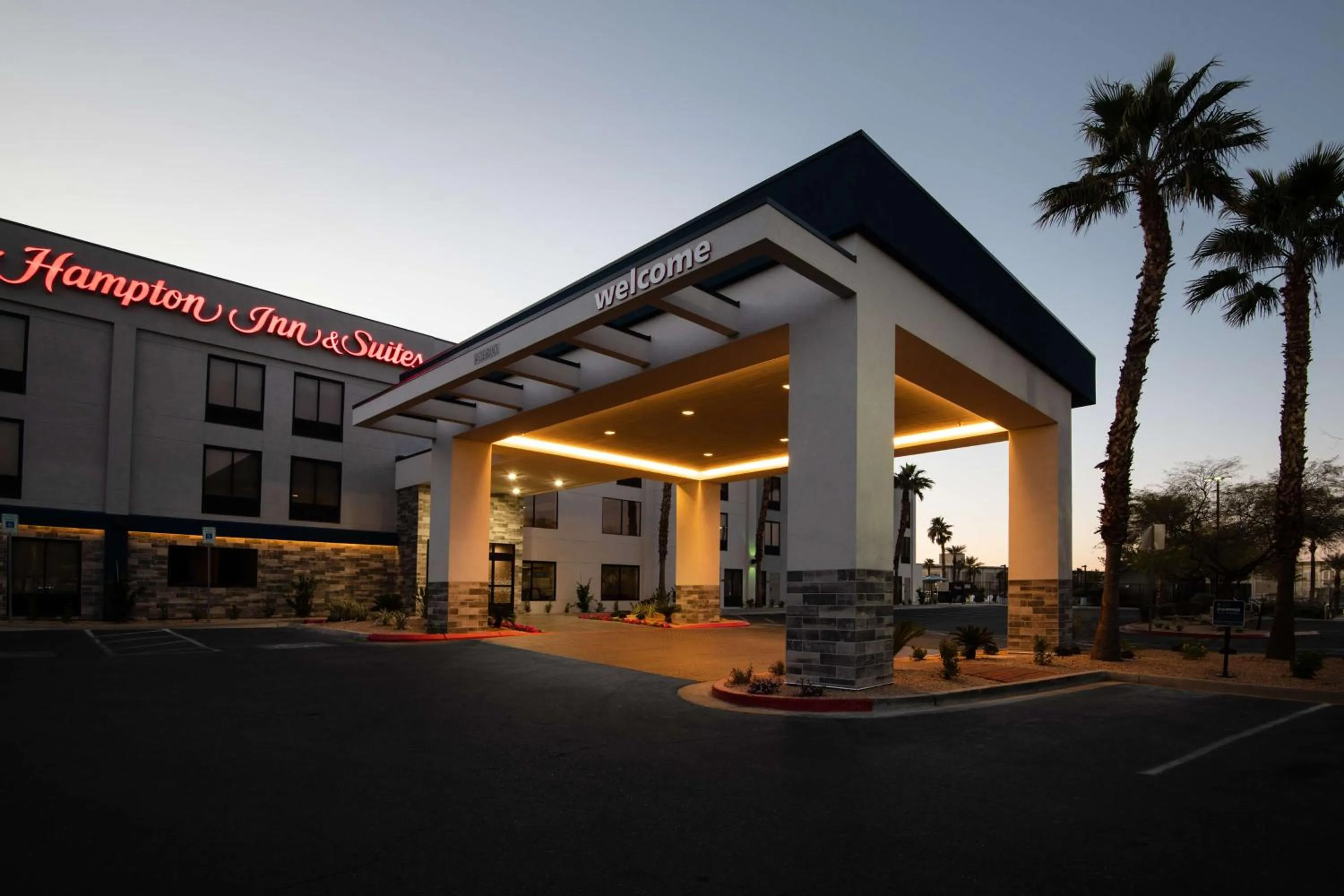 Property building in Hampton Inn & Suites Las Vegas-Henderson